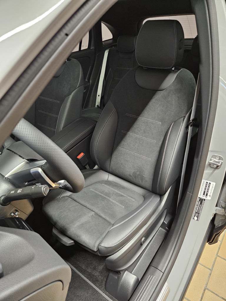 MERCEDES-BENZ GLA 250 4Matic AMG Line Swiss Star-image-5