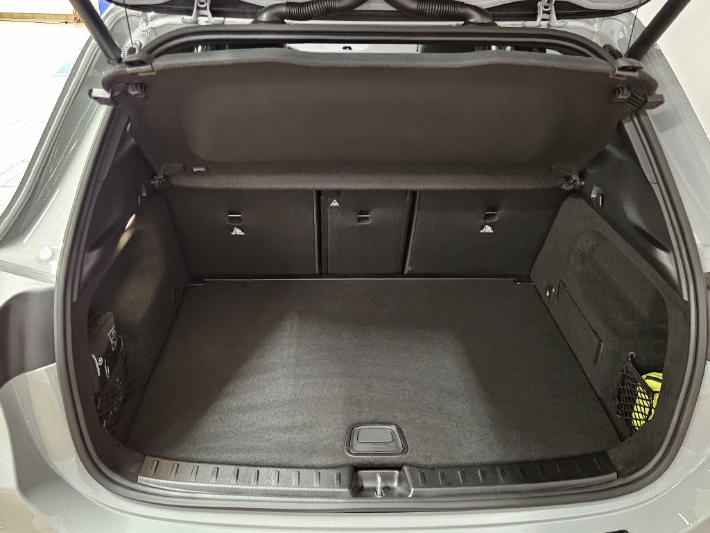 MERCEDES-BENZ GLA 250 4Matic AMG Line Swiss Star-showroom-element-3