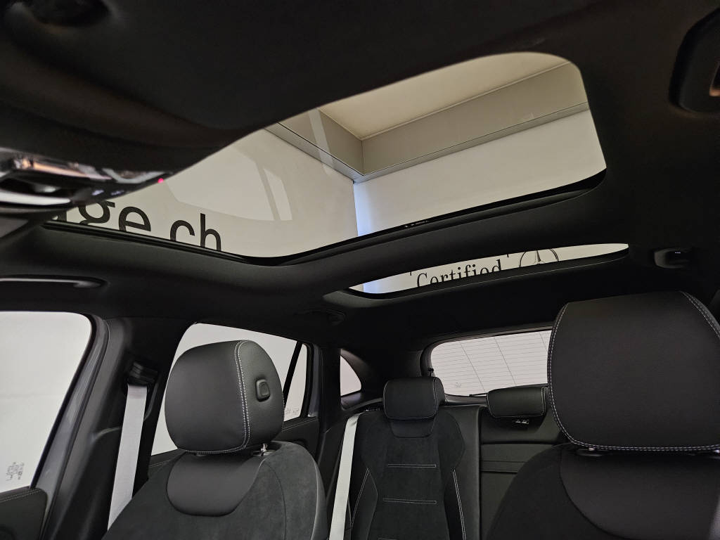 MERCEDES-BENZ GLA 250 4Matic AMG Line Swiss Star-image-4