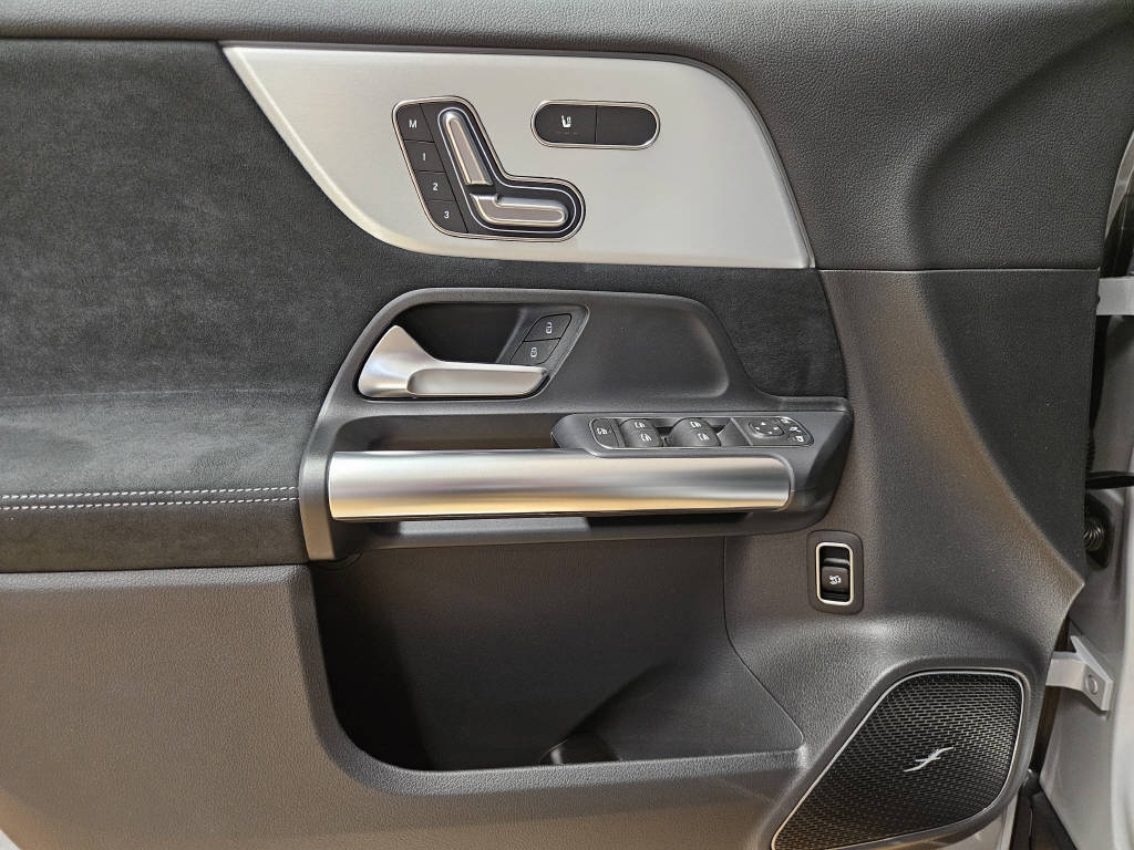 MERCEDES-BENZ GLA 250 4Matic AMG Line Swiss Star-image-9