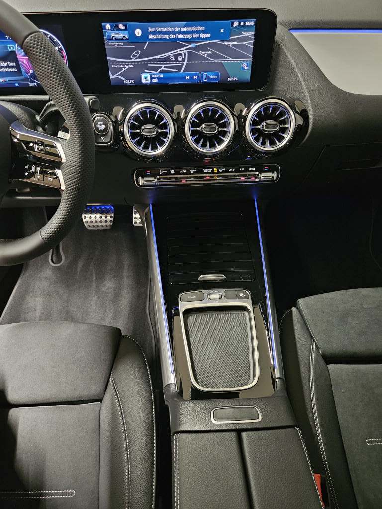 MERCEDES-BENZ GLA 250 4Matic AMG Line Swiss Star-image-10