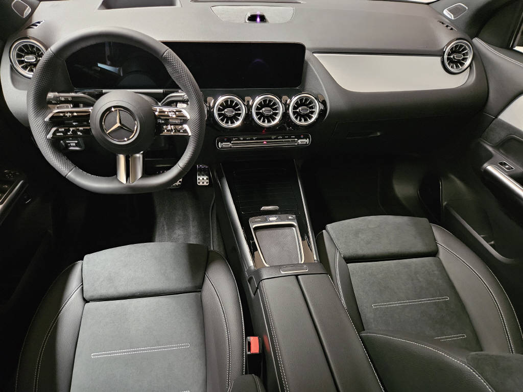 MERCEDES-BENZ GLA 250 4Matic AMG Line Swiss Star-image-7