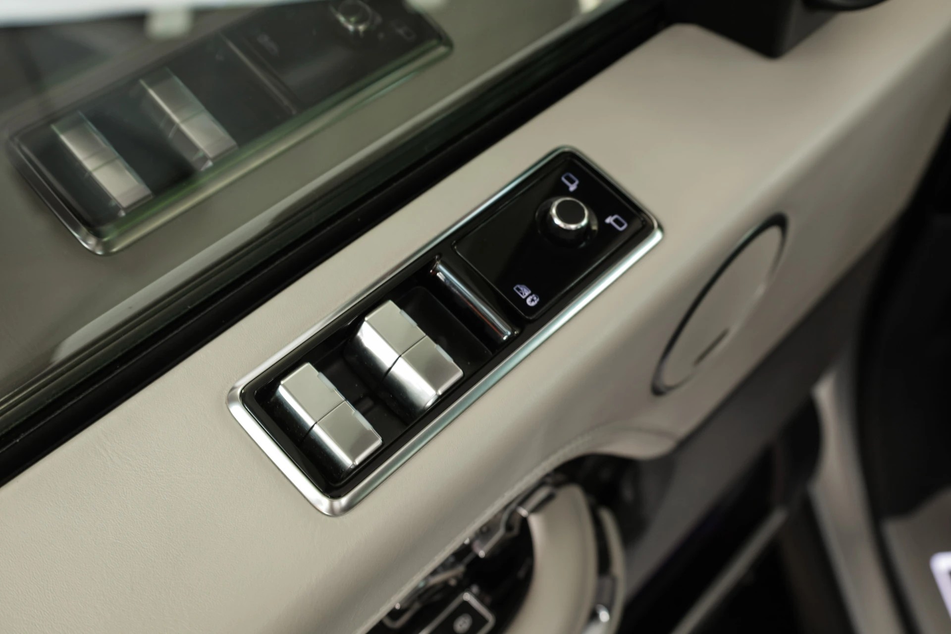 LAND ROVER Range Rover 2.0 Si4 P400e PHEV AutobiographyAutomatic • Head-Up • Meridian Reference • Attelage-image-14