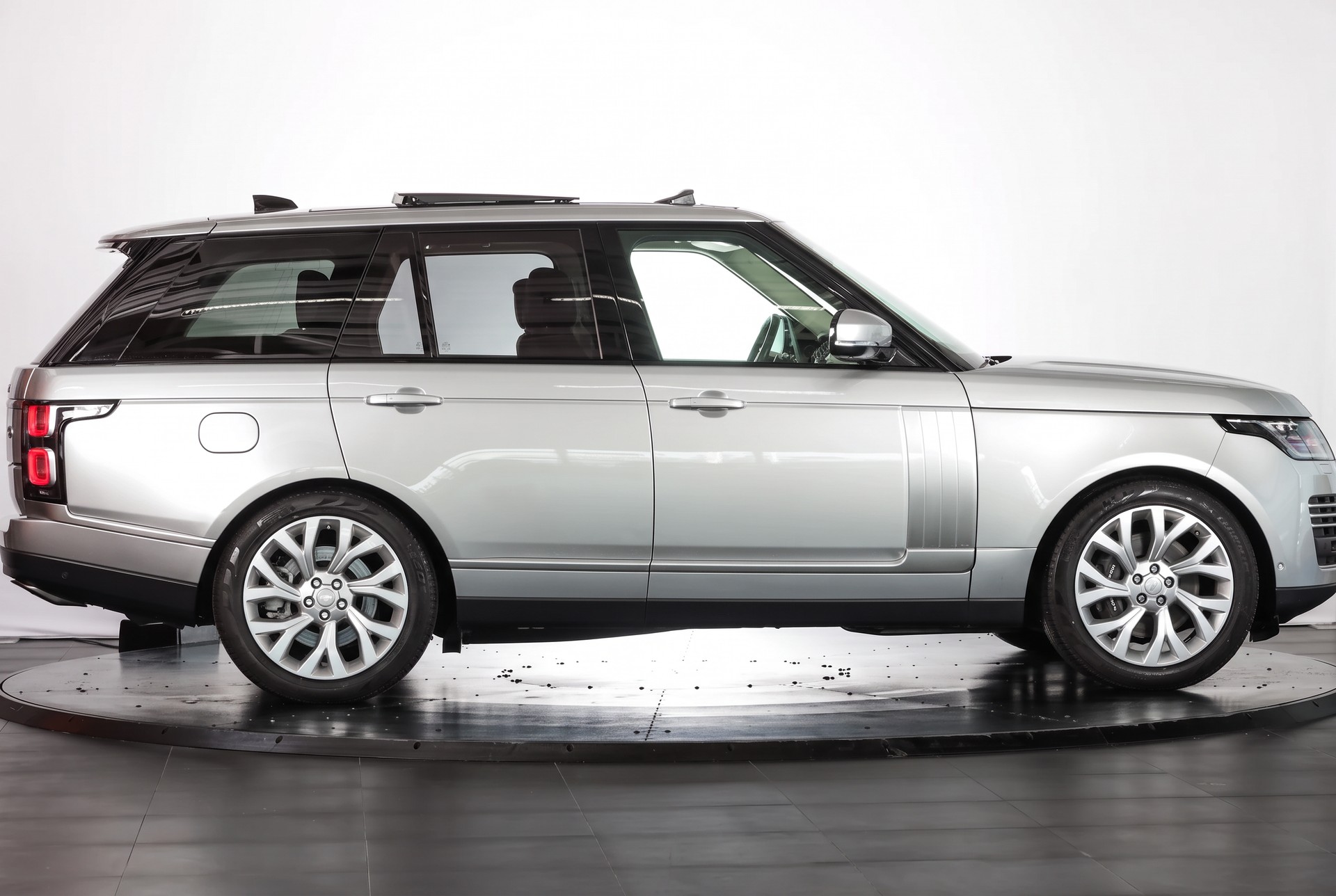 LAND ROVER Range Rover 2.0 Si4 P400e PHEV AutobiographyAutomatic • Head-Up • Meridian Reference • Attelage-image-7