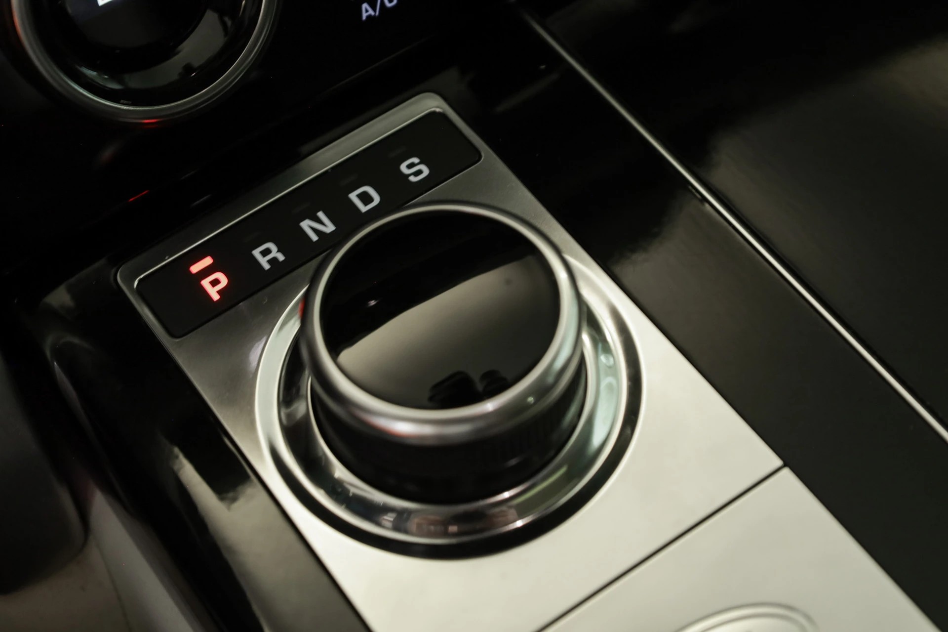 LAND ROVER Range Rover 2.0 Si4 P400e PHEV AutobiographyAutomatic • Head-Up • Meridian Reference • Attelage-image-11