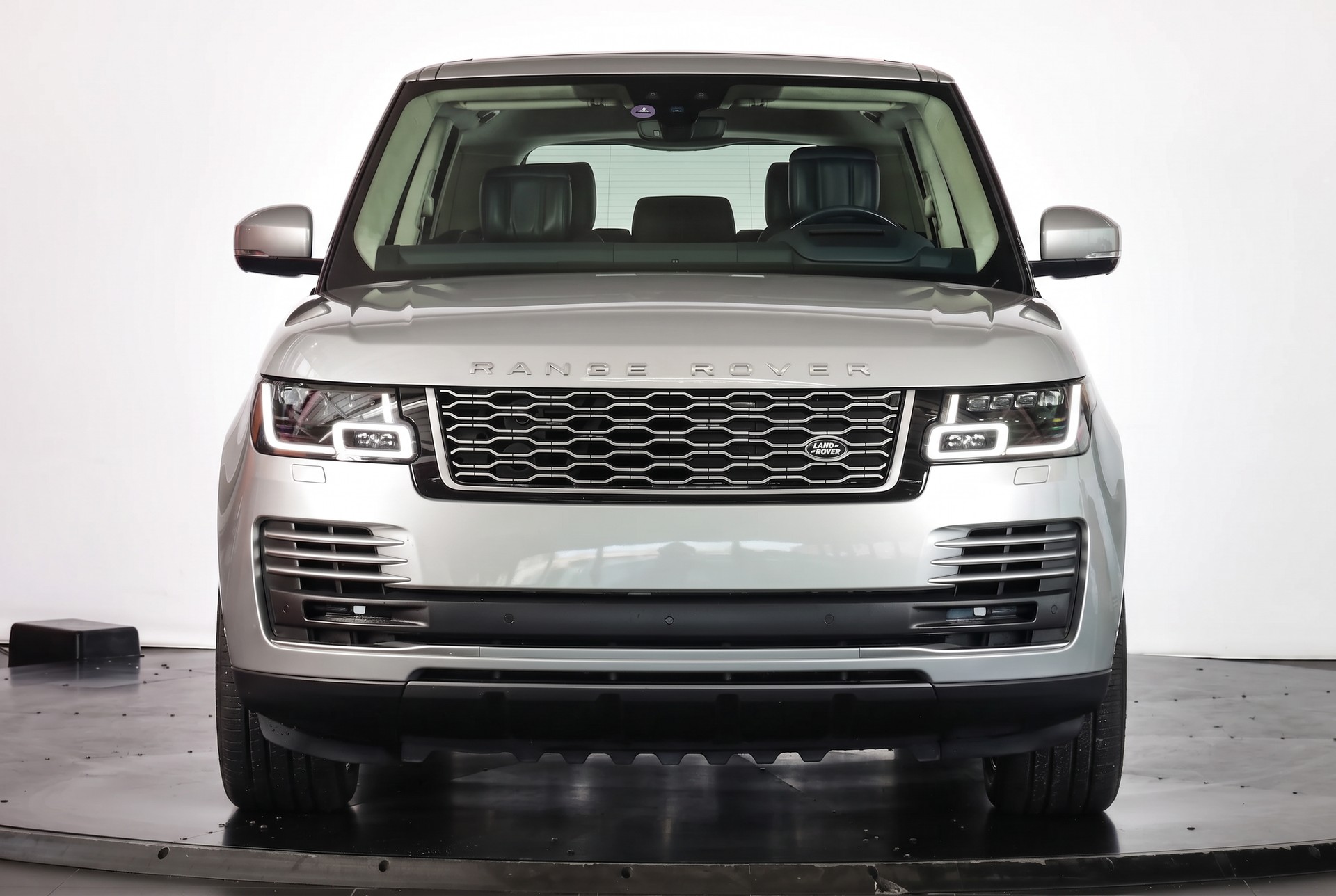 LAND ROVER Range Rover 2.0 Si4 P400e PHEV AutobiographyAutomatic • Head-Up • Meridian Reference • Attelage-showroom-element-1
