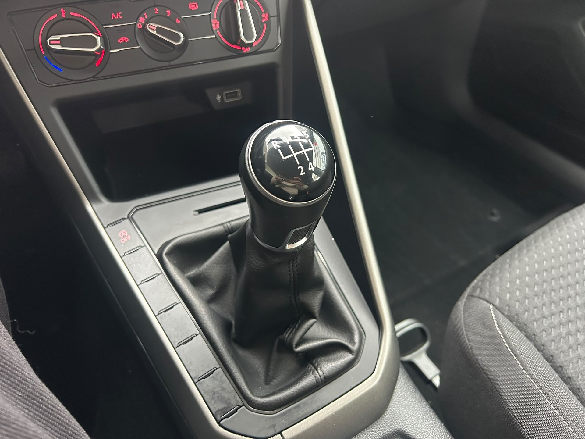 VW Polo 1.0 TSI BMT Trendline-image-14