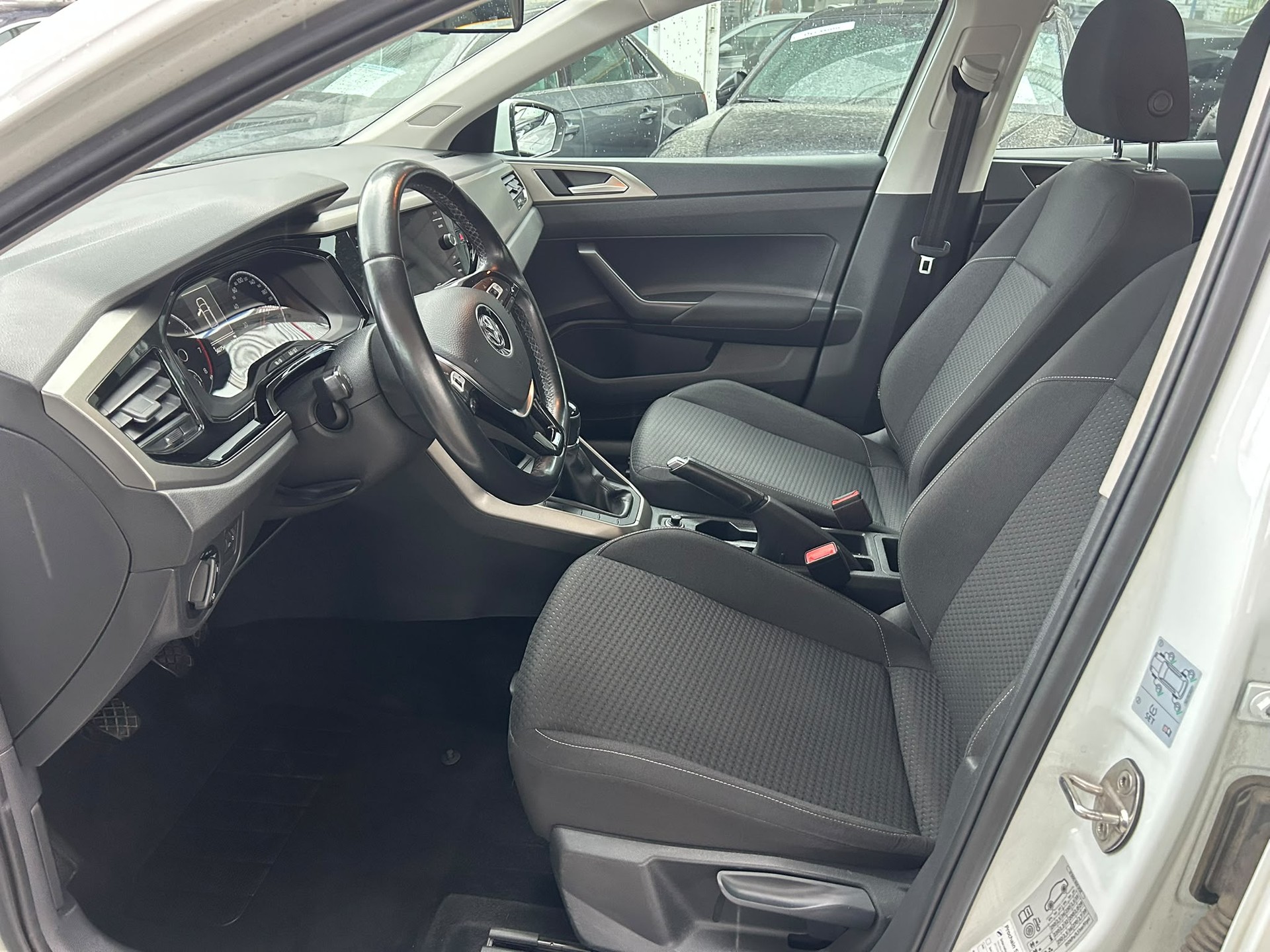 VW Polo 1.0 TSI BMT Trendline-image-5