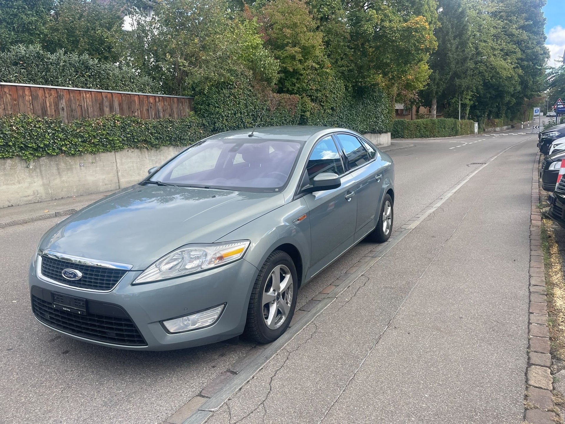 FORD Mondeo 2.3i 16V Titanium Executive Automatic-showroom-element-1