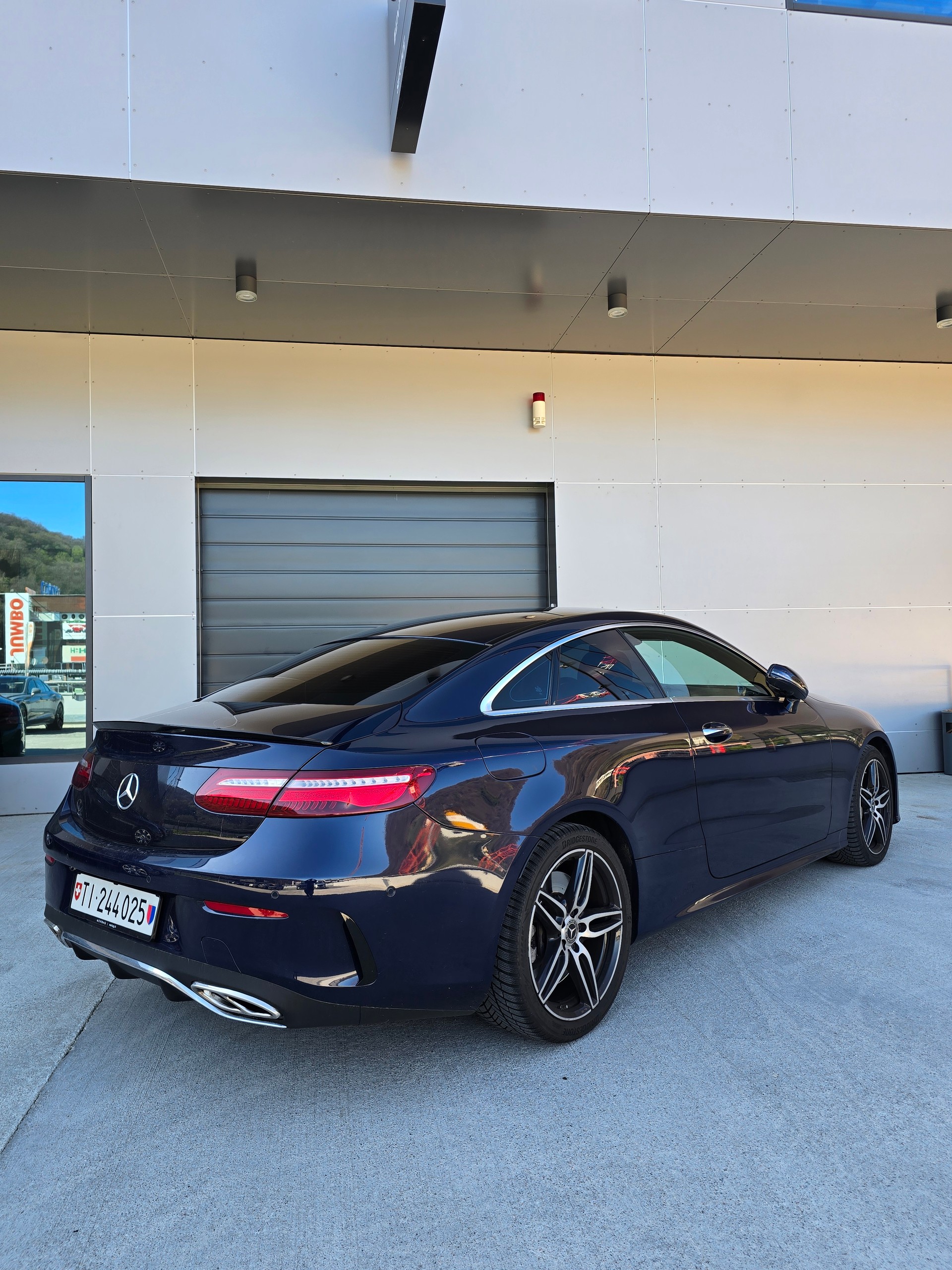 MERCEDES-BENZ E 400 AMG Line 4matic-image-1