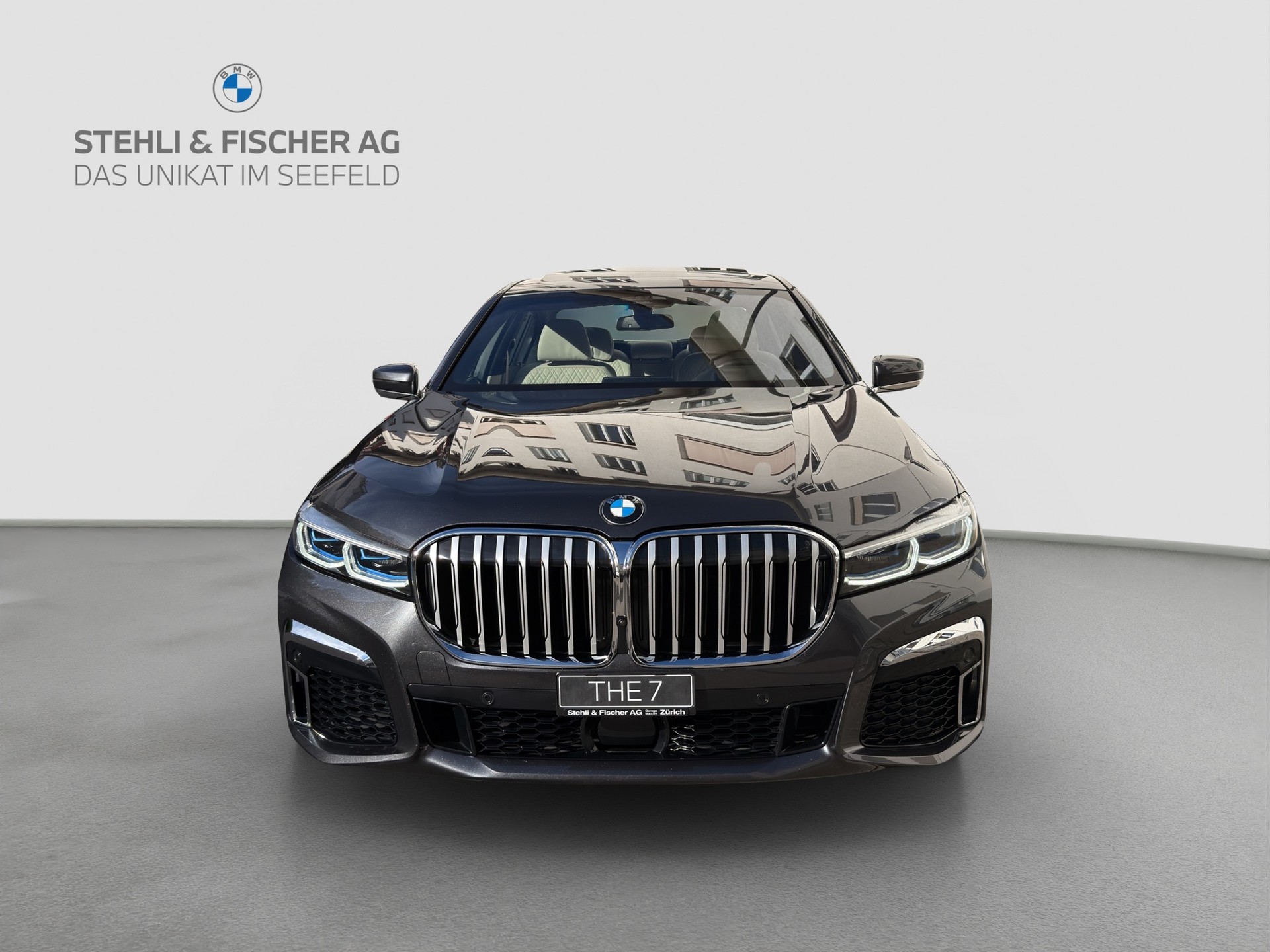 BMW 750i xDrive M Sport Steptronic-showroom-element-3