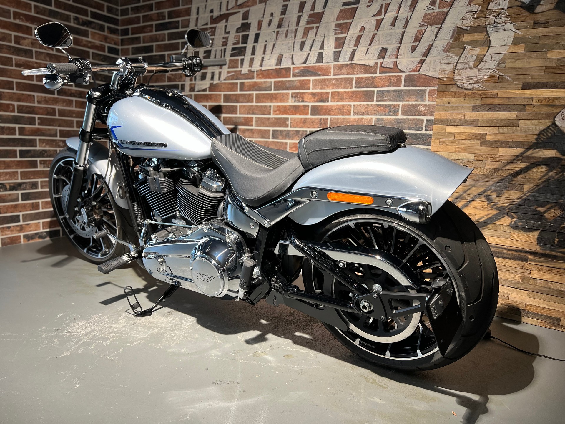 HARLEY-DAVIDSON FXBR Breakout 117-image-3