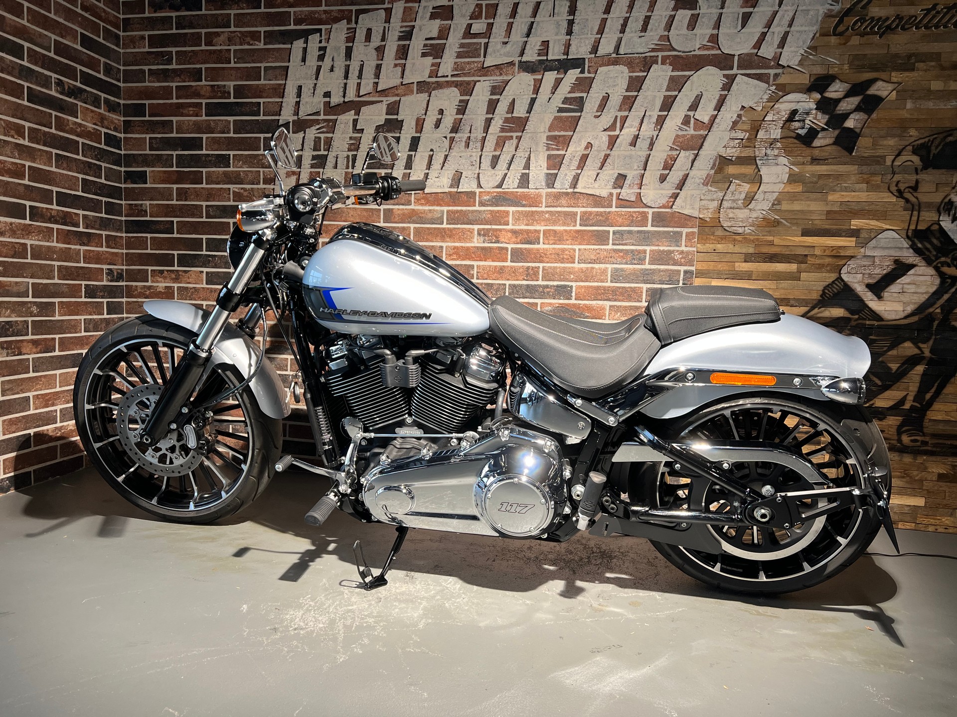 HARLEY-DAVIDSON FXBR Breakout 117-image-1