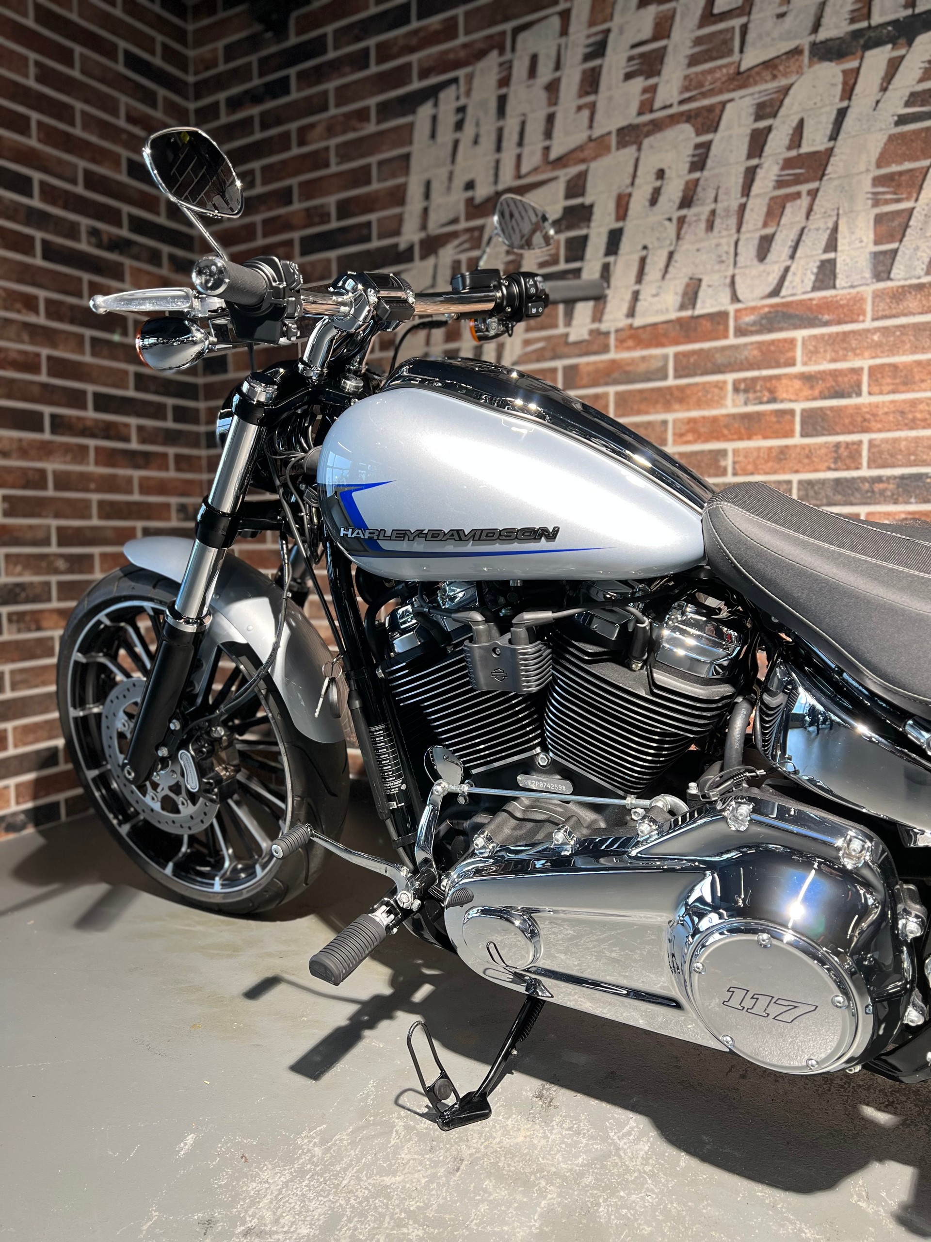 HARLEY-DAVIDSON FXBR Breakout 117-image-2
