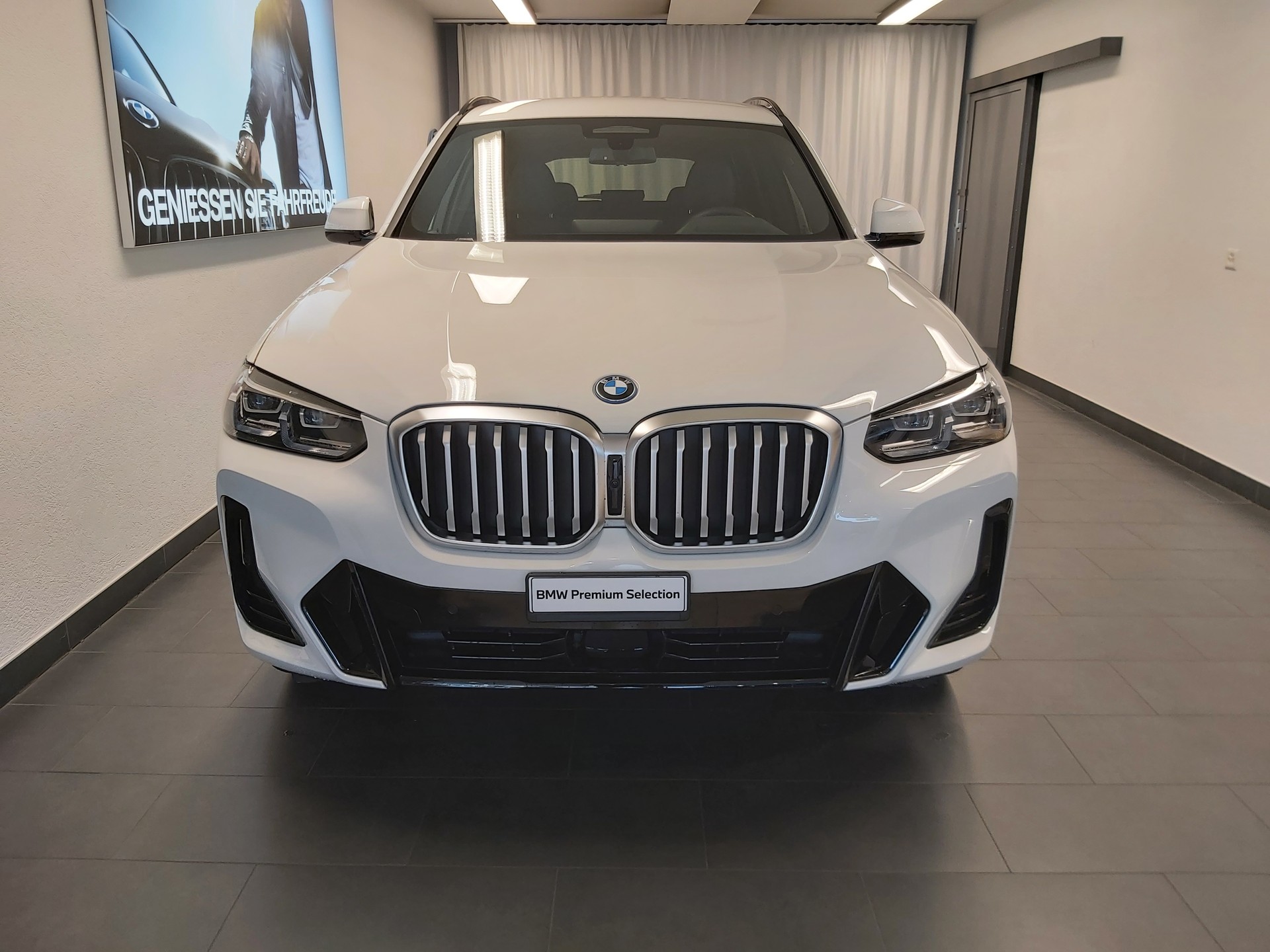 BMW X3 xDrive 30e M Sport-showroom-element-2