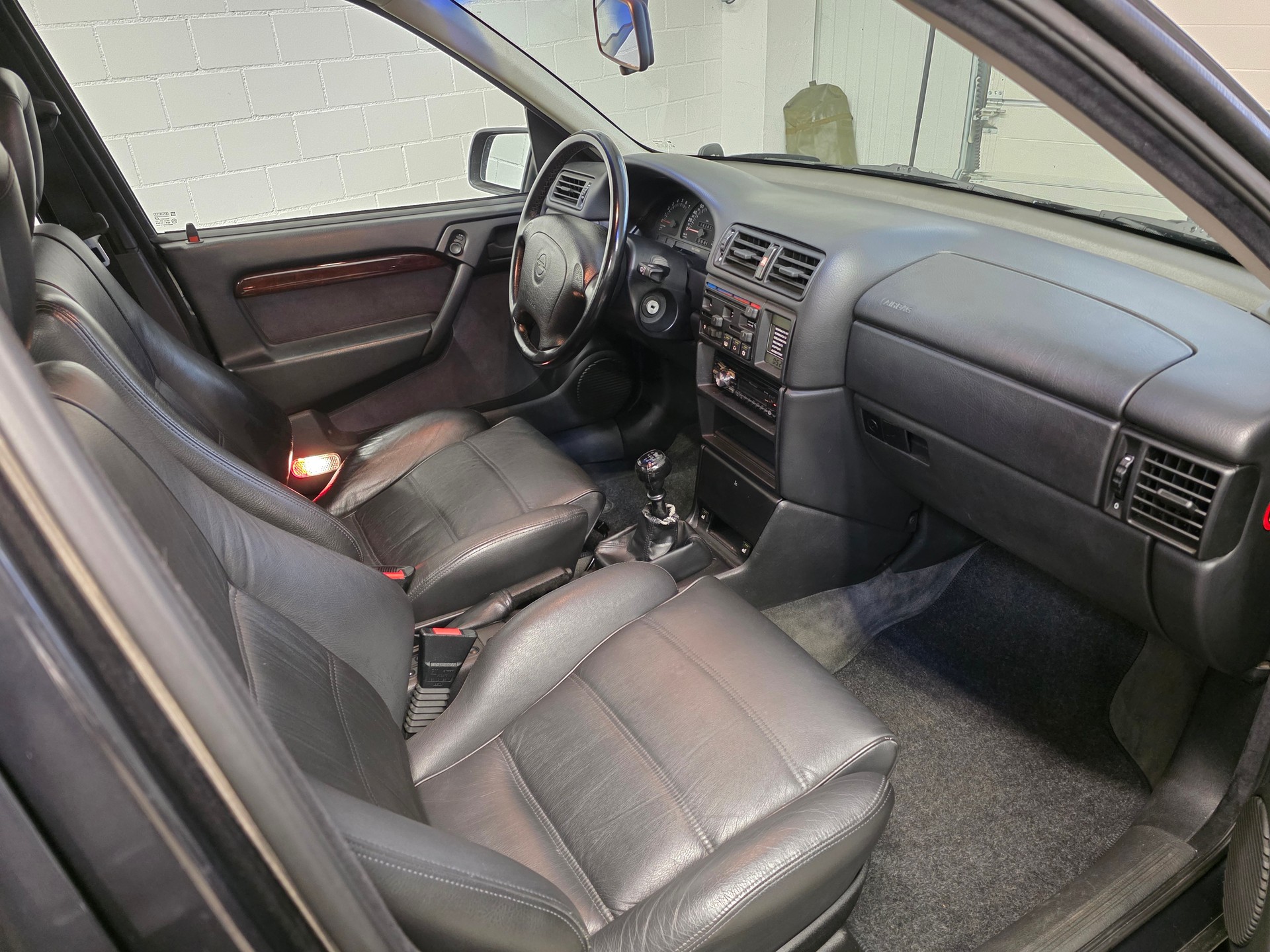 OPEL Vectra 2.0i Turbo 4x4 1 von 7 sehr selten mit Vollleder Ausstatung-image-12
