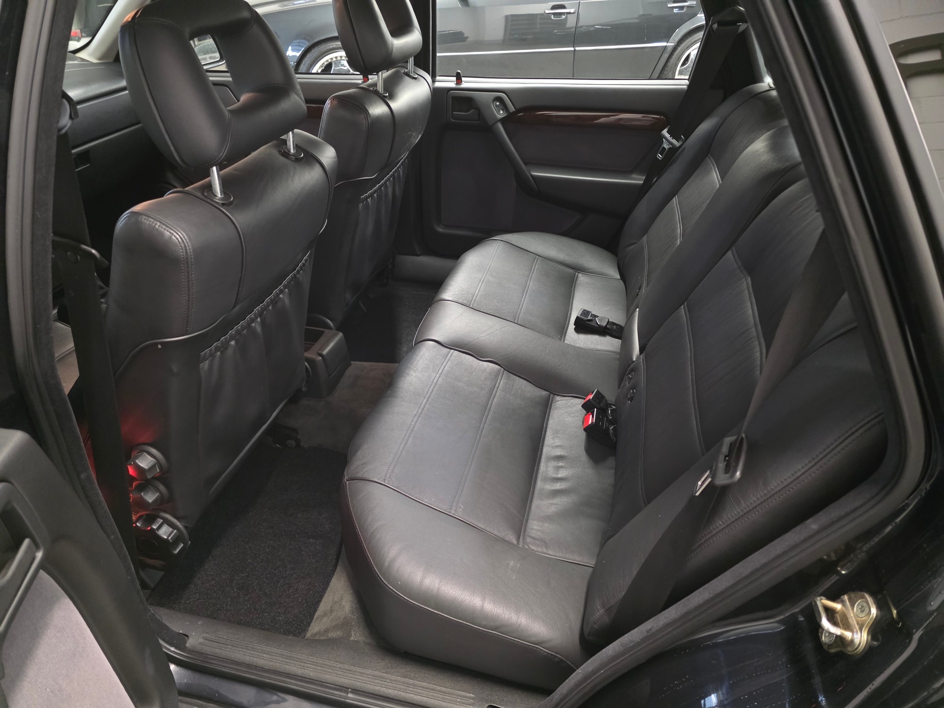 OPEL Vectra 2.0i Turbo 4x4 1 von 7 sehr selten mit Vollleder Ausstatung-image-4