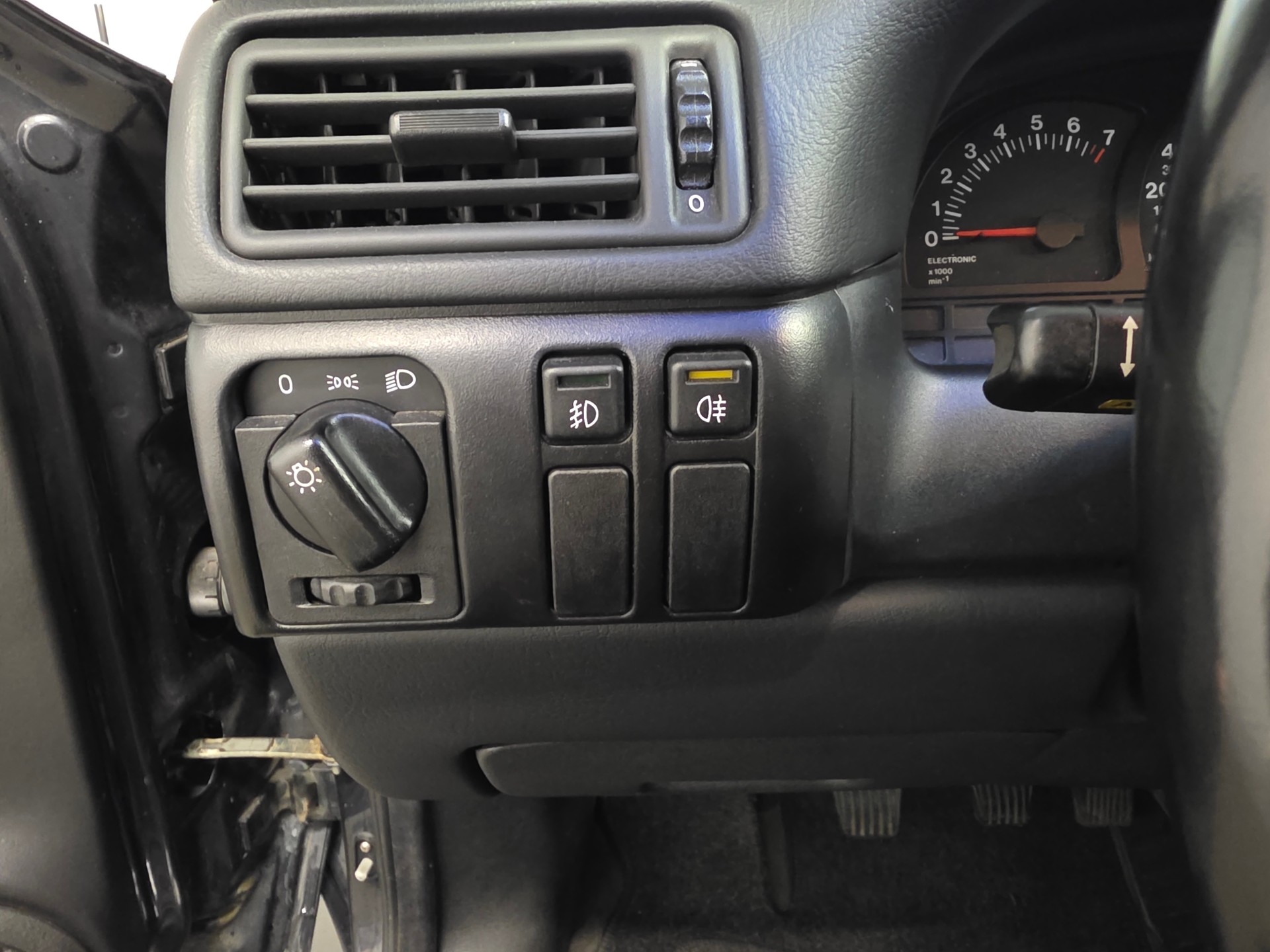 OPEL Vectra 2.0i Turbo 4x4 1 von 7 sehr selten mit Vollleder Ausstatung-image-9