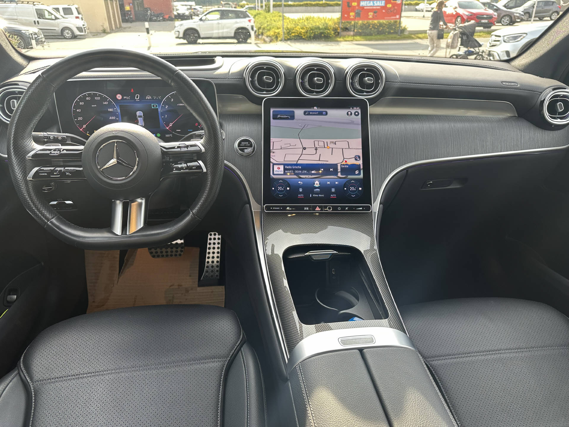MERCEDES-BENZ GLC 200 AMG Line 4matic-image-9