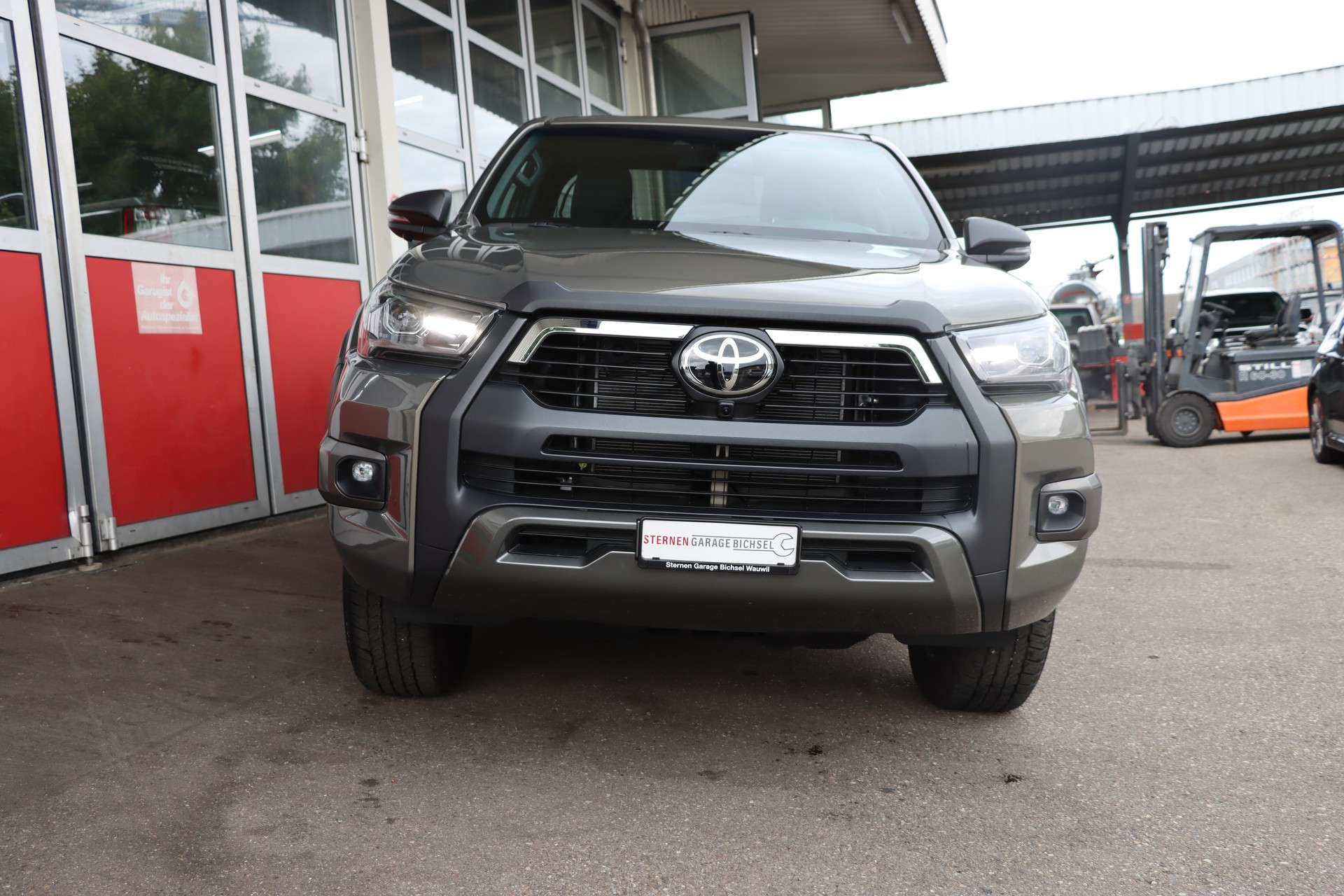 TOYOTA 2.8D-4D Invincible Extra Cap 4x4 A-showroom-element-2