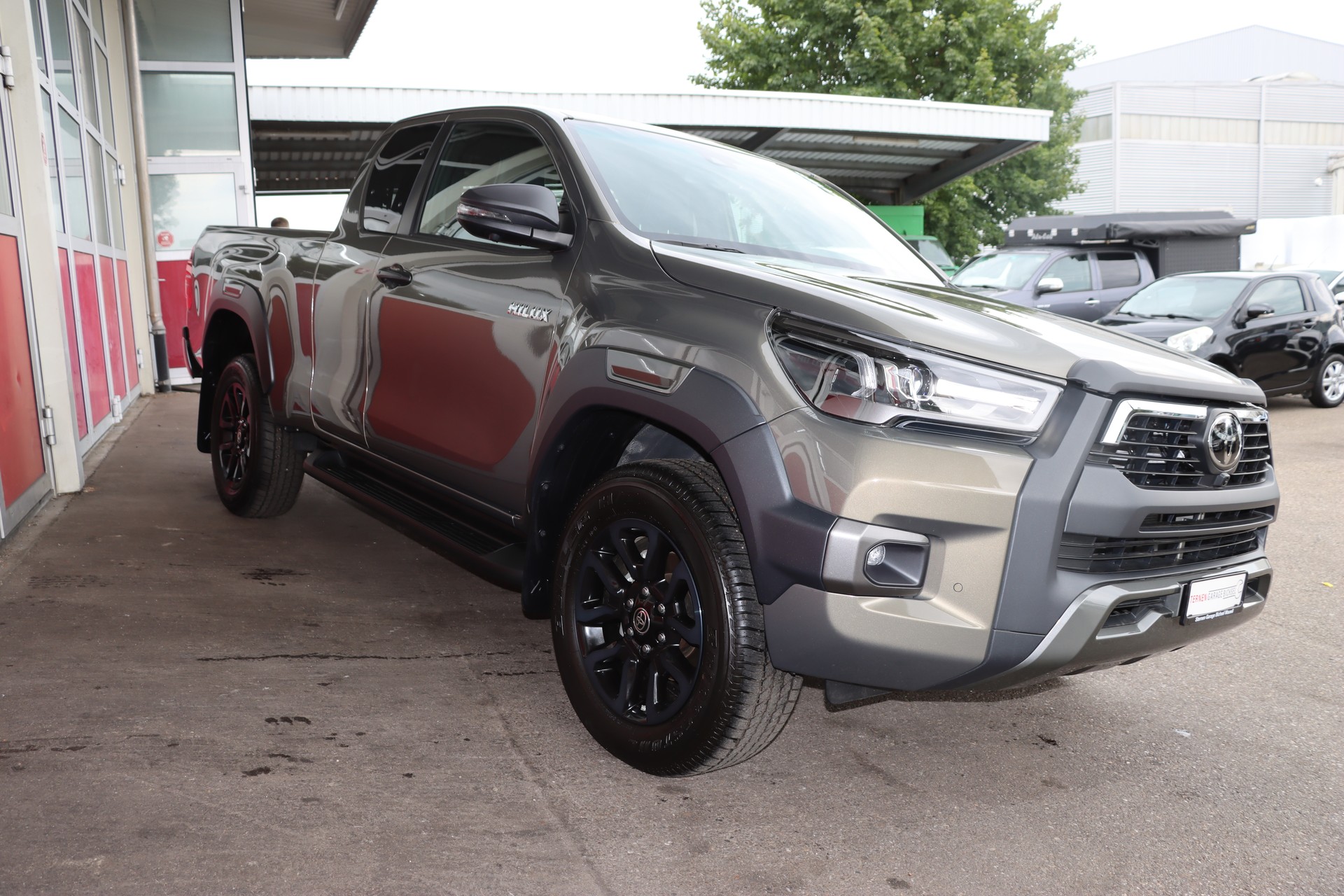 TOYOTA 2.8D-4D Invincible Extra Cap 4x4 A-showroom-element-3