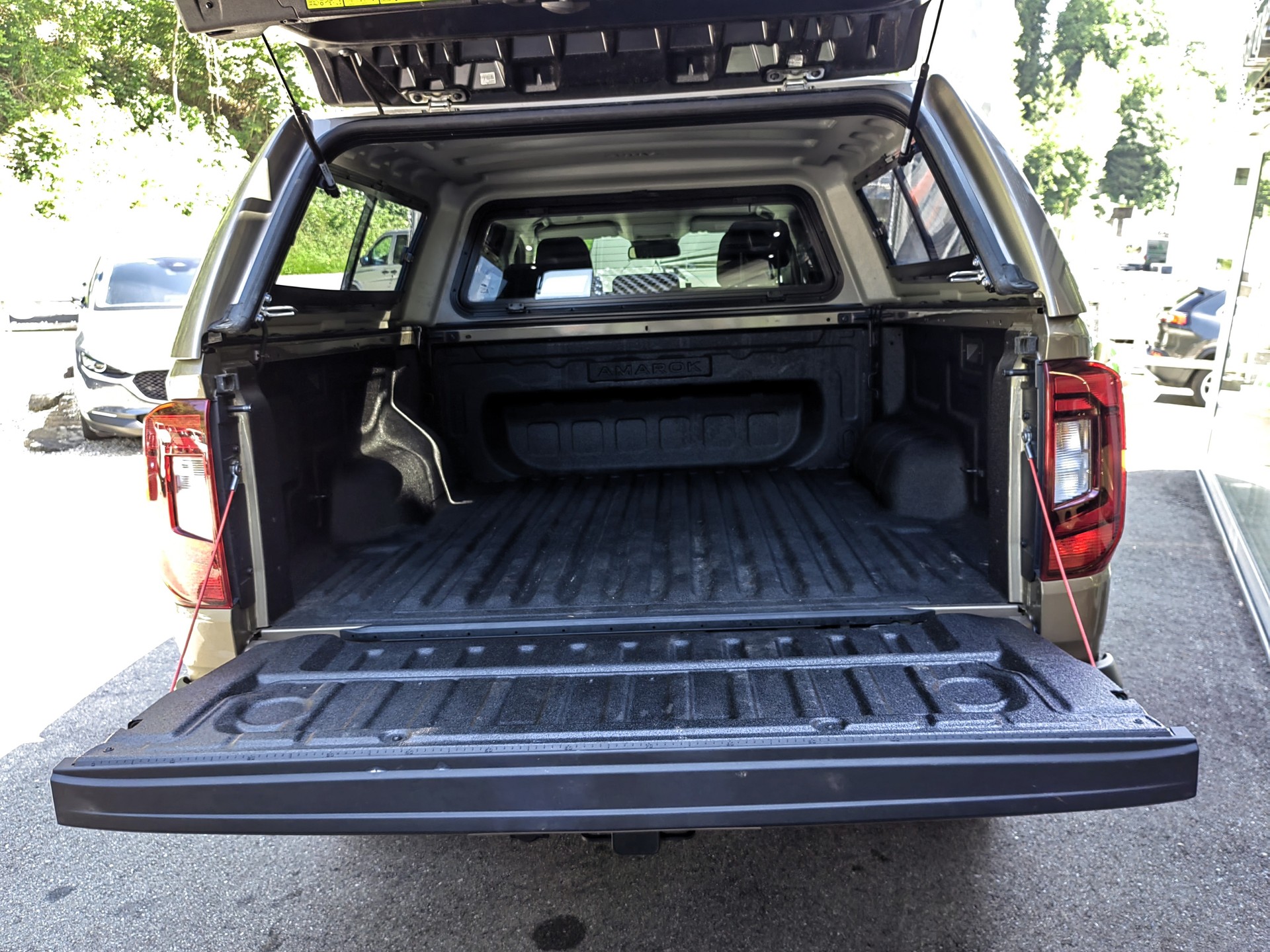 VW Amarok DKab. Pick-up 2.0 TDI 205 Life Winter 1 4m-image-3