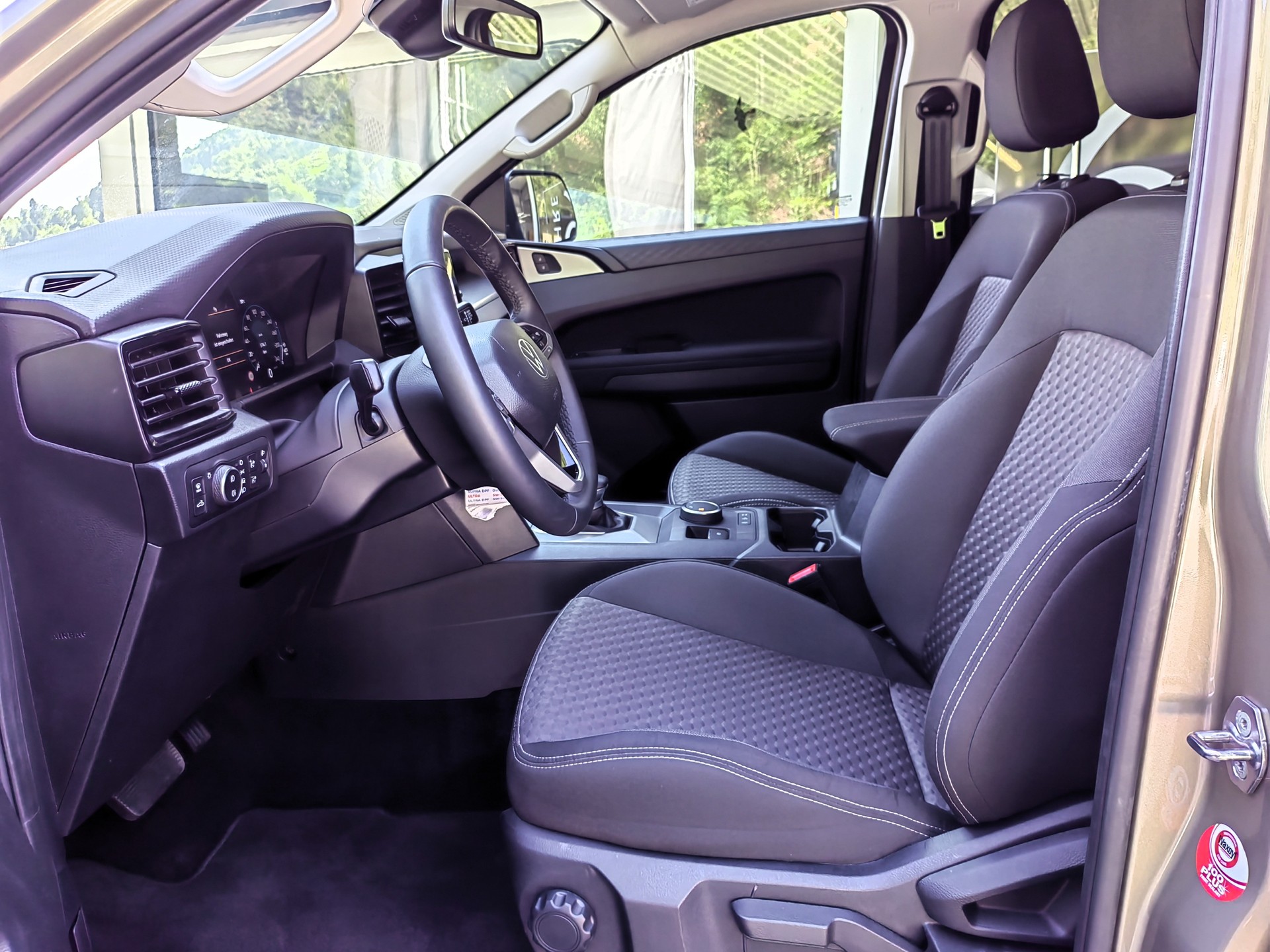 VW Amarok DKab. Pick-up 2.0 TDI 205 Life Winter 1 4m-image-1