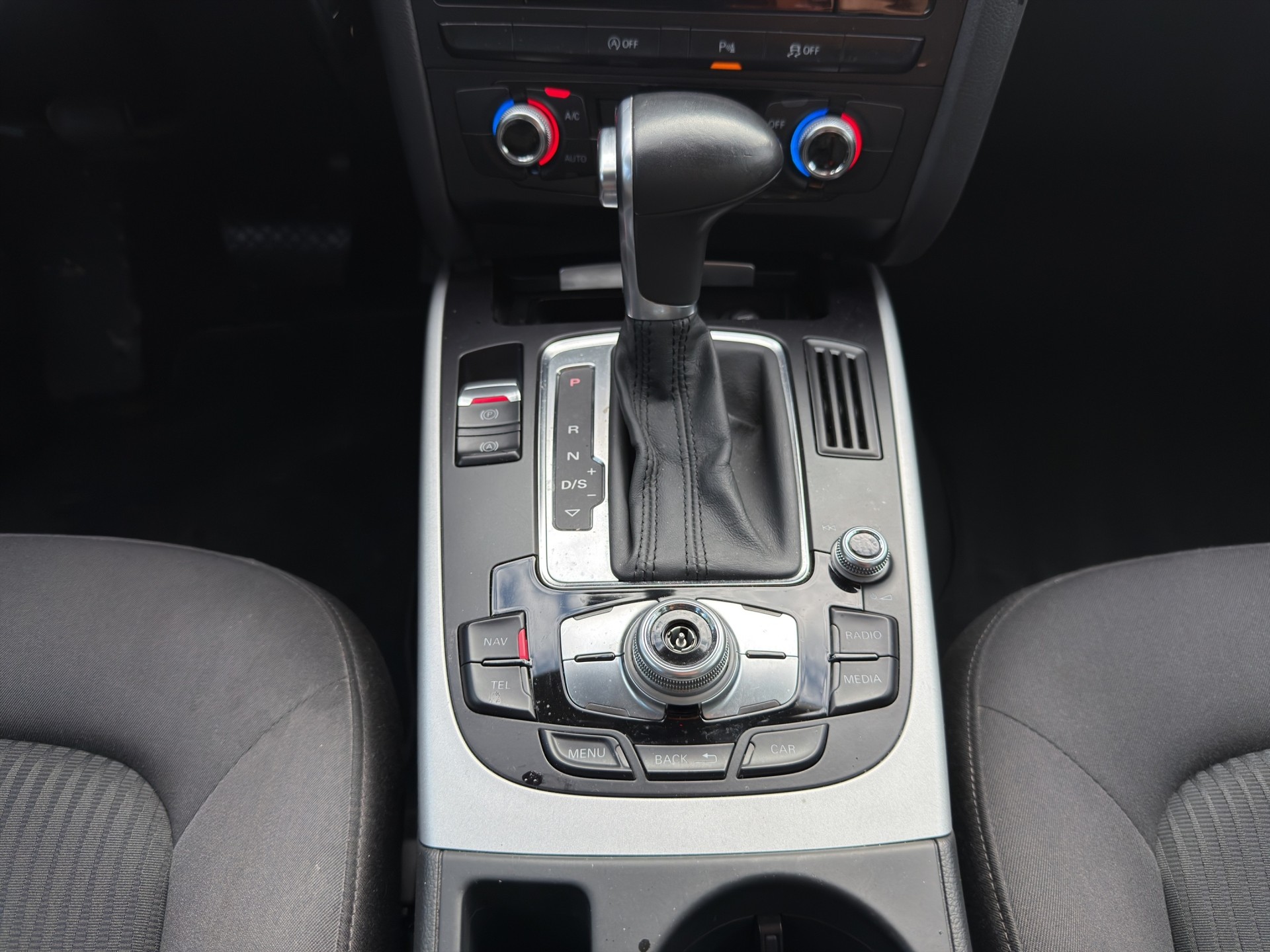 AUDI A4 Avant 2.0 TDI multitronic-image-12