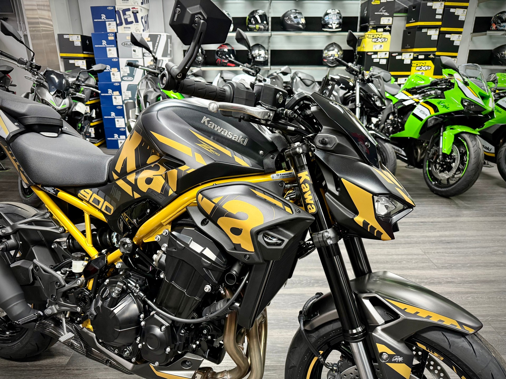 KAWASAKI Z 900 (35kW) Special Gold Edition-image-2