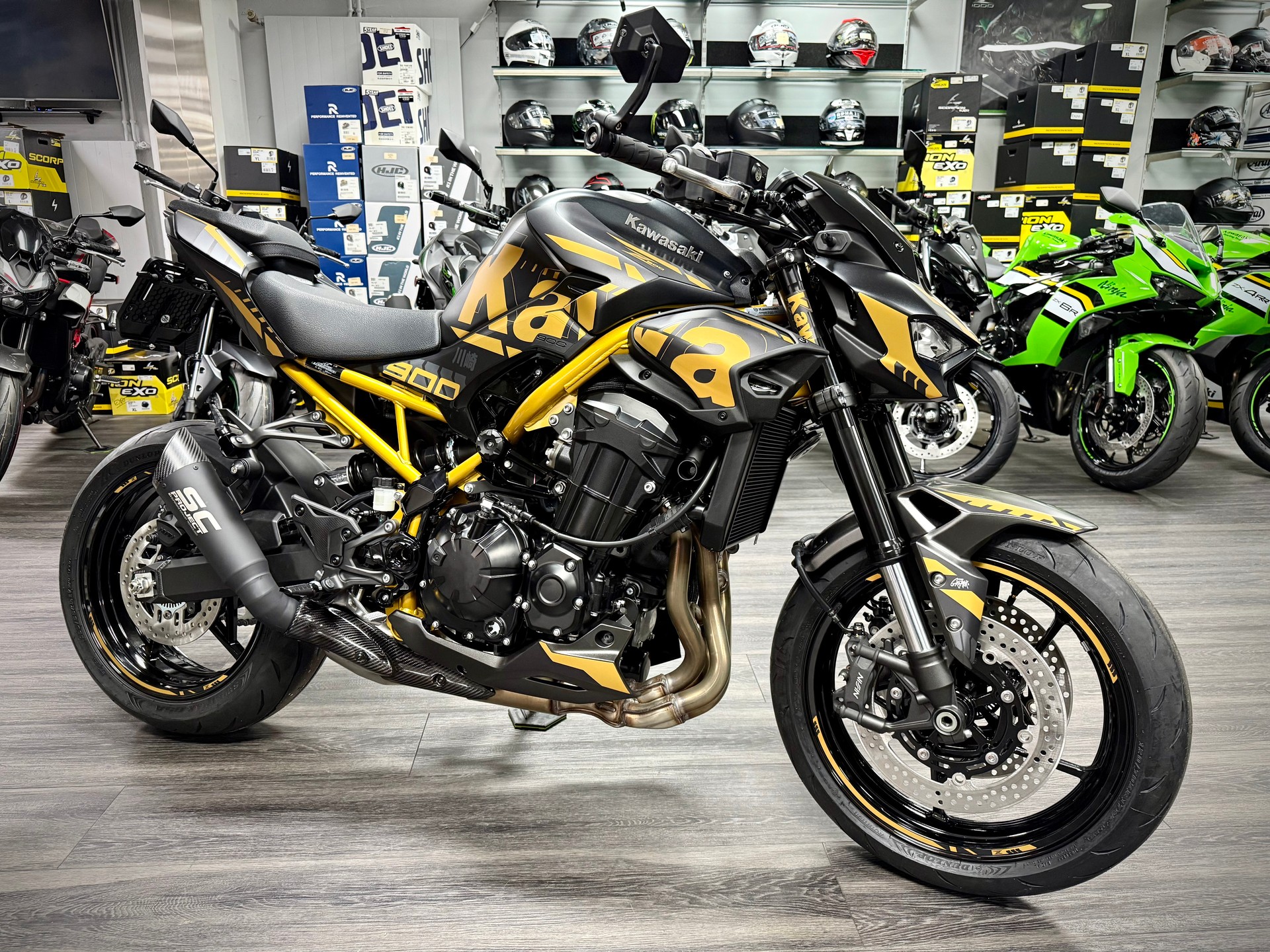 KAWASAKI Z 900 (35kW) Special Gold Edition-image-3