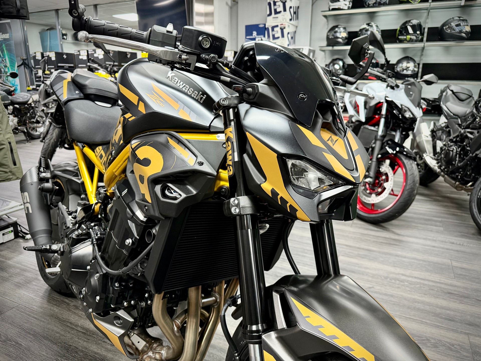 KAWASAKI Z 900 (35kW) Special Gold Edition-image-5