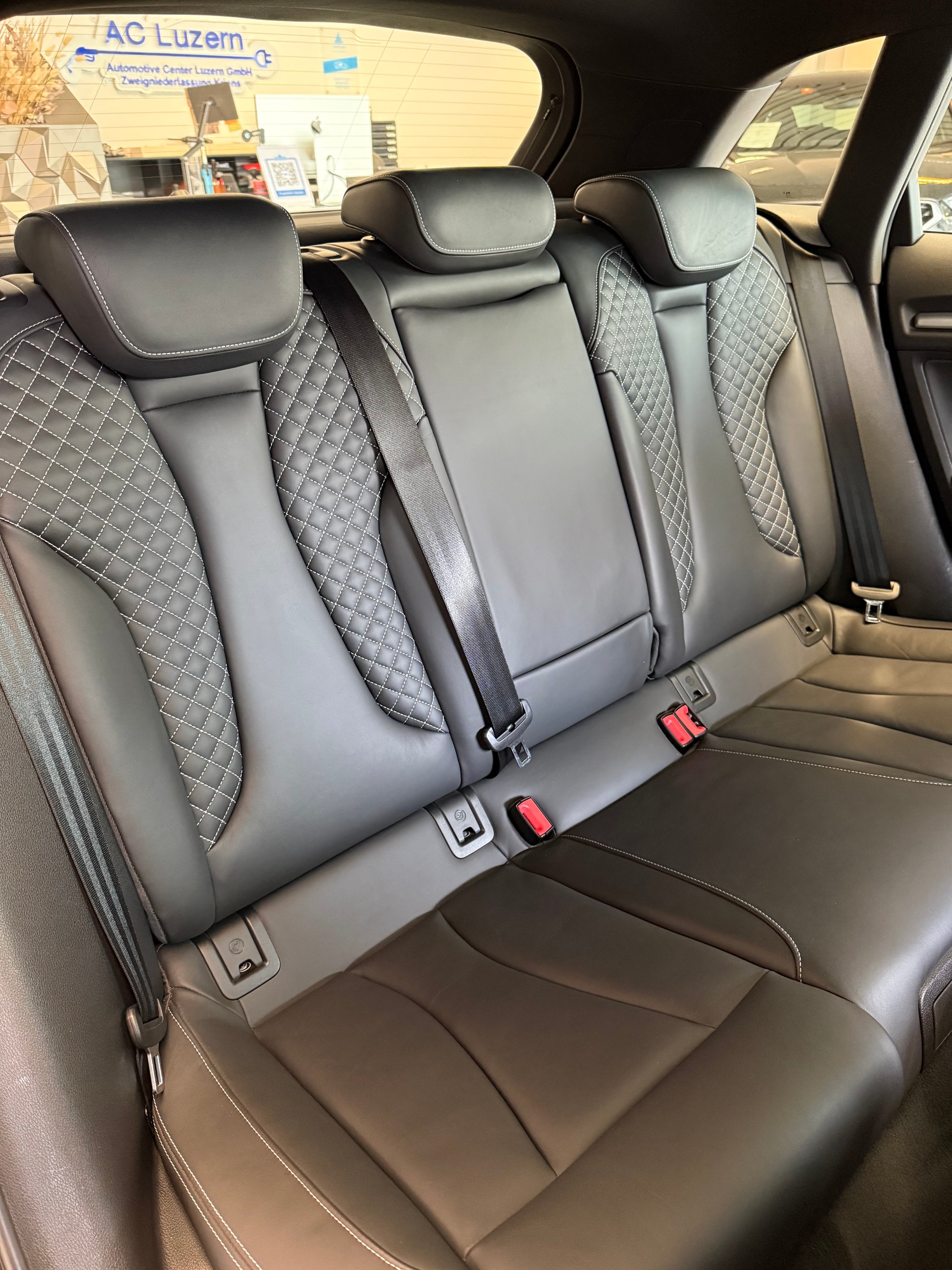AUDI S3 Sportback 2.0 TFSI quattro S-tronic-image-10