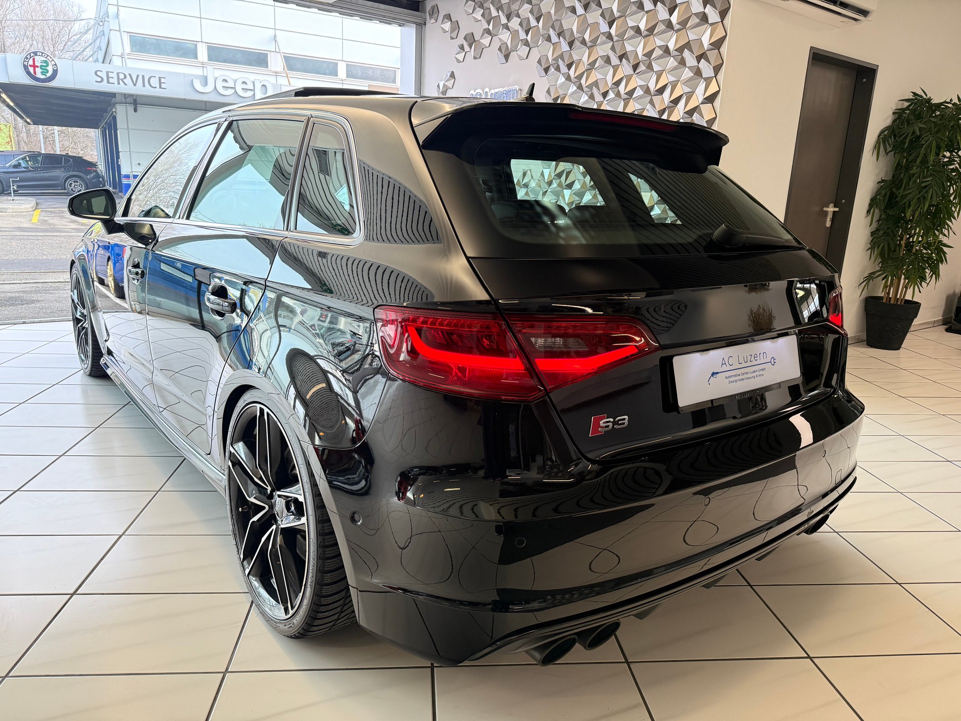 AUDI S3 Sportback 2.0 TFSI quattro S-tronic-showroom-element-1