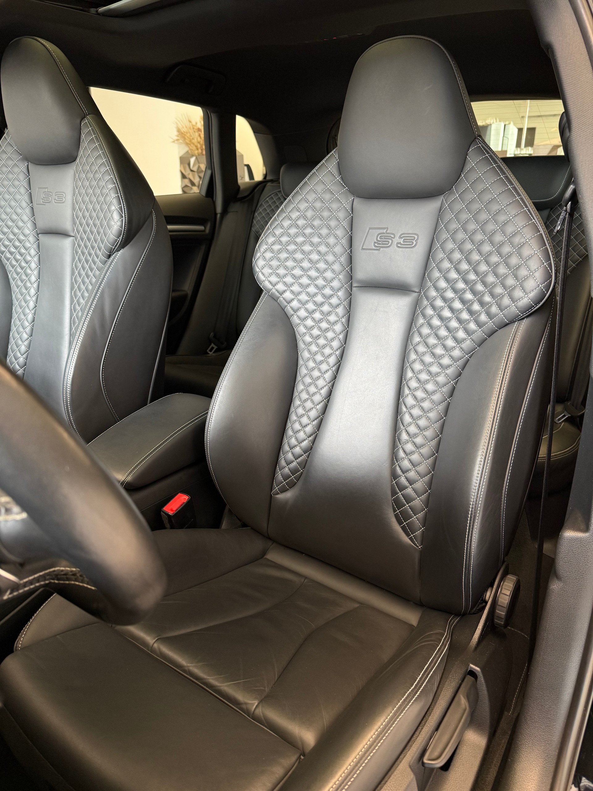 AUDI S3 Sportback 2.0 TFSI quattro S-tronic-image-5