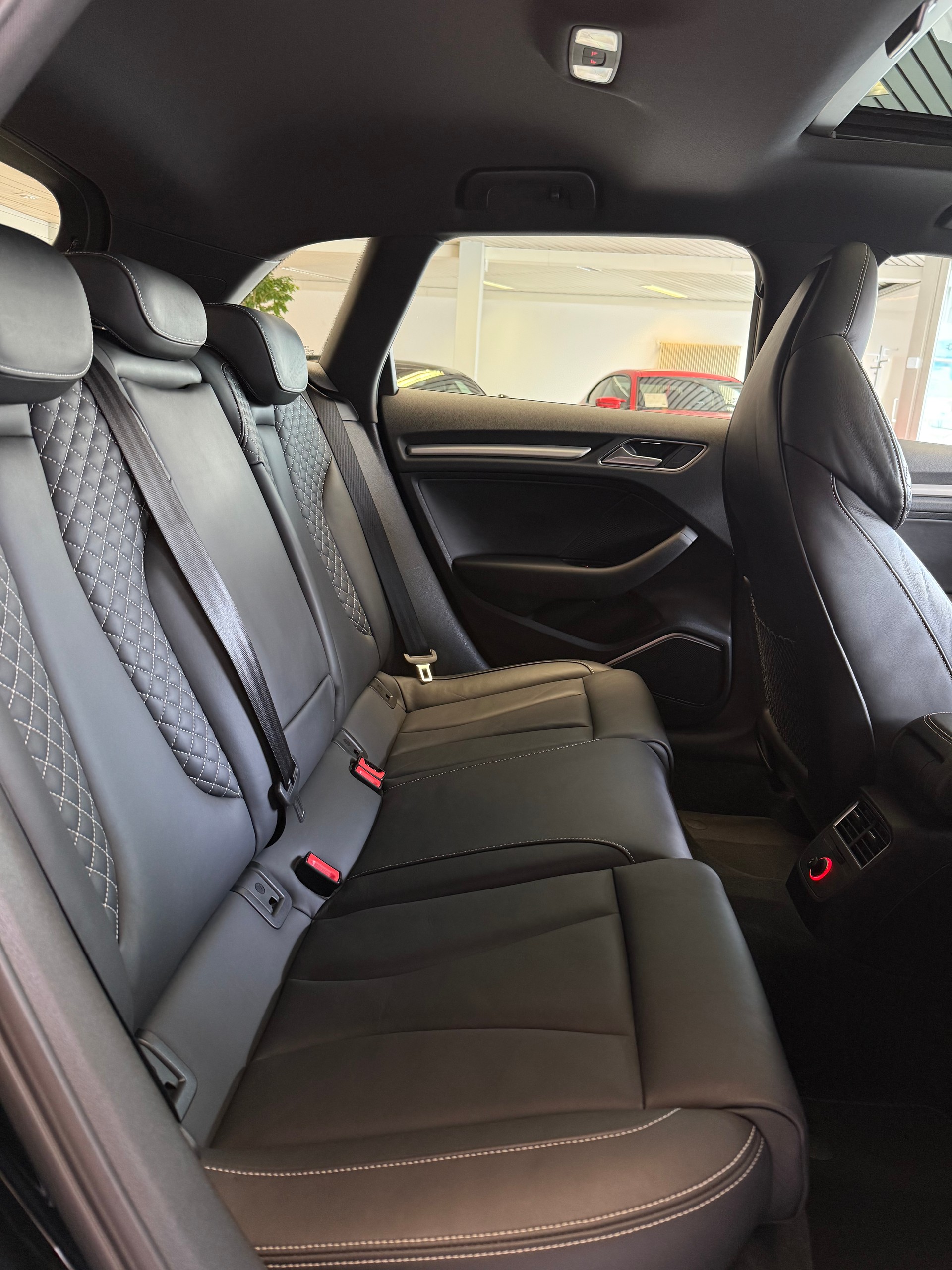 AUDI S3 Sportback 2.0 TFSI quattro S-tronic-image-11