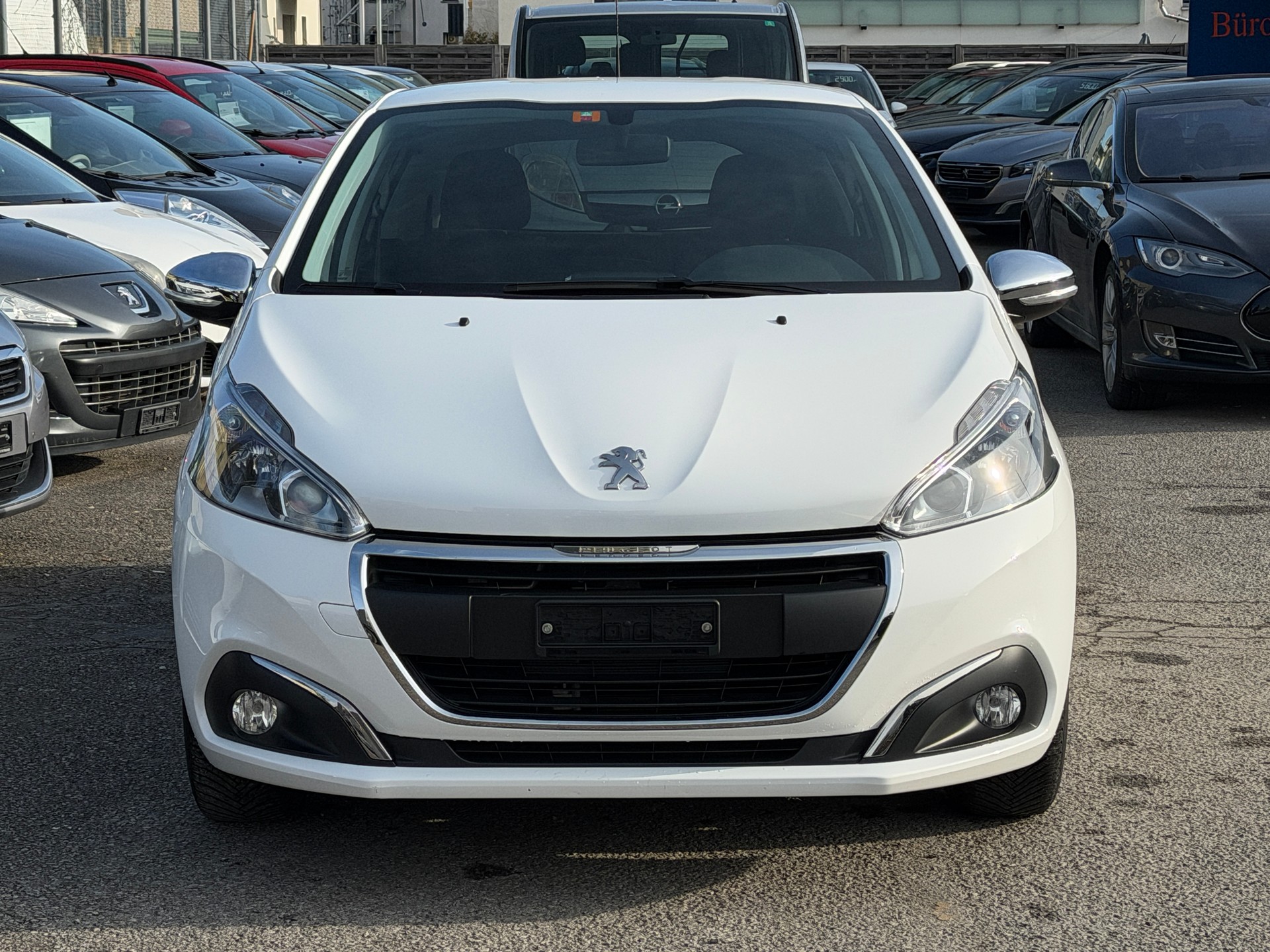 PEUGEOT 208 1.2 PureTech Style-image-3