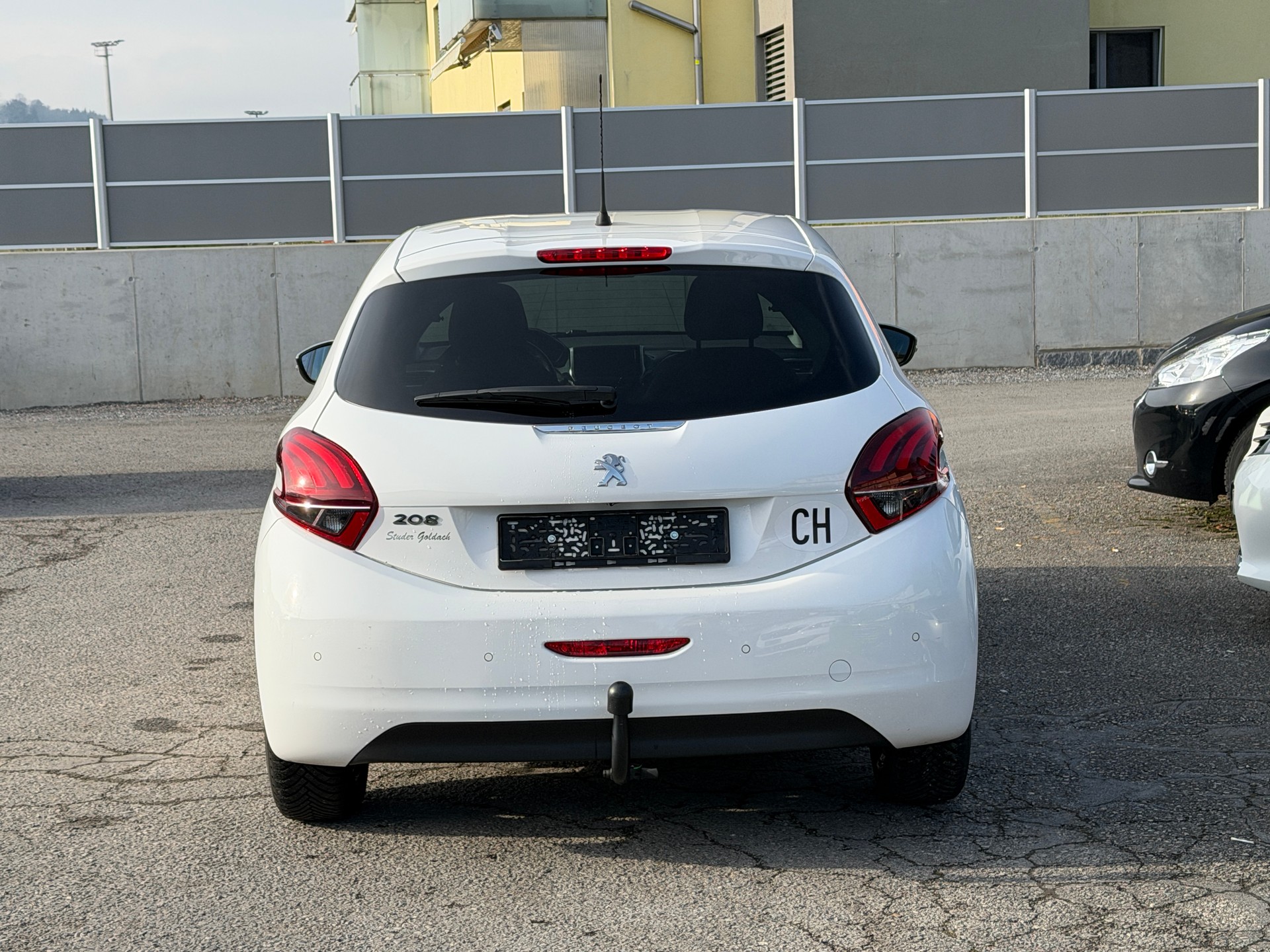 PEUGEOT 208 1.2 PureTech Style-image-14