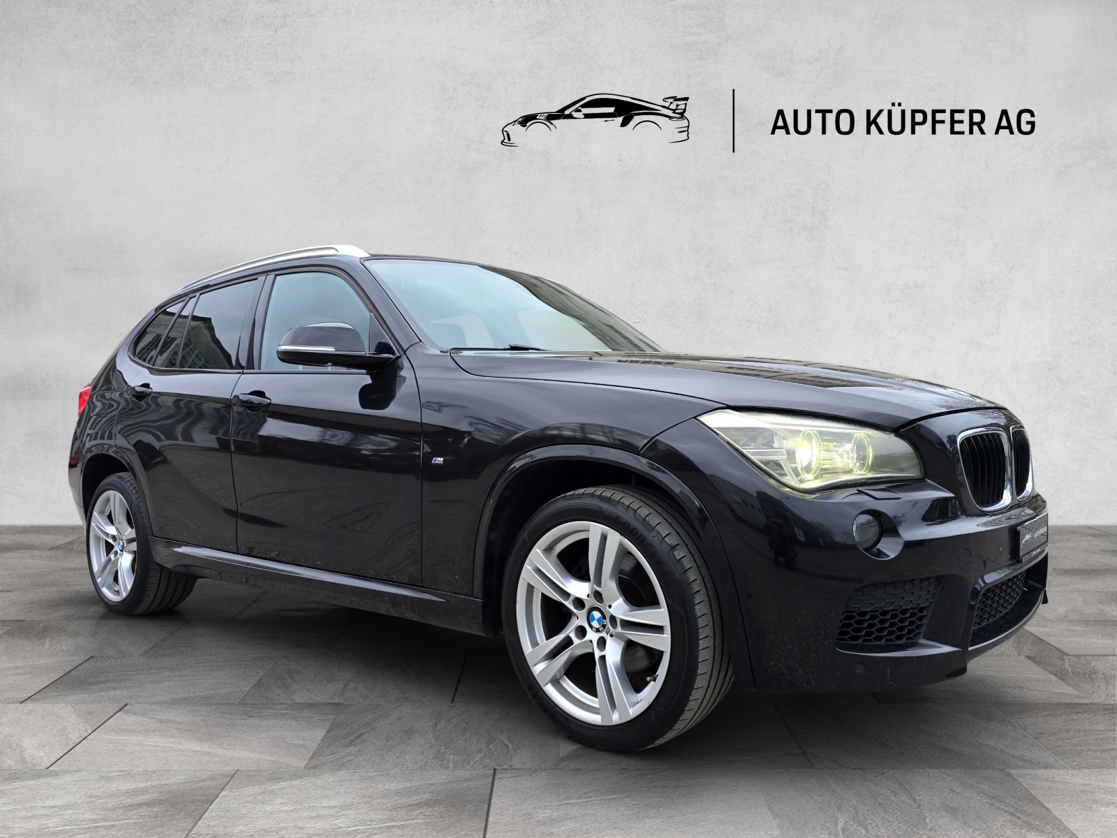 BMW X1 xDrive 20i M-Sportpaket-showroom-element-1