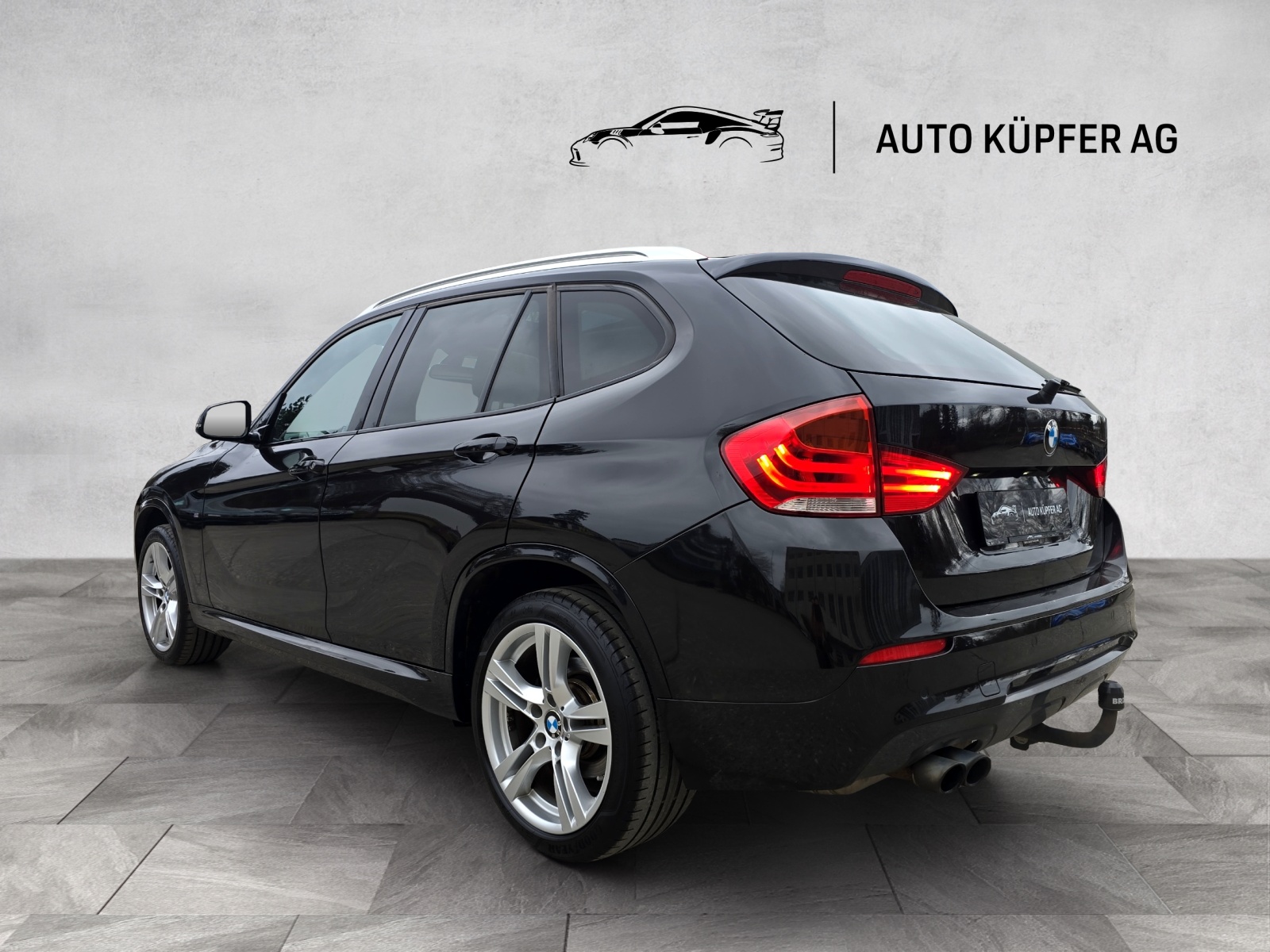 BMW X1 xDrive 20i M-Sportpaket-showroom-element-3