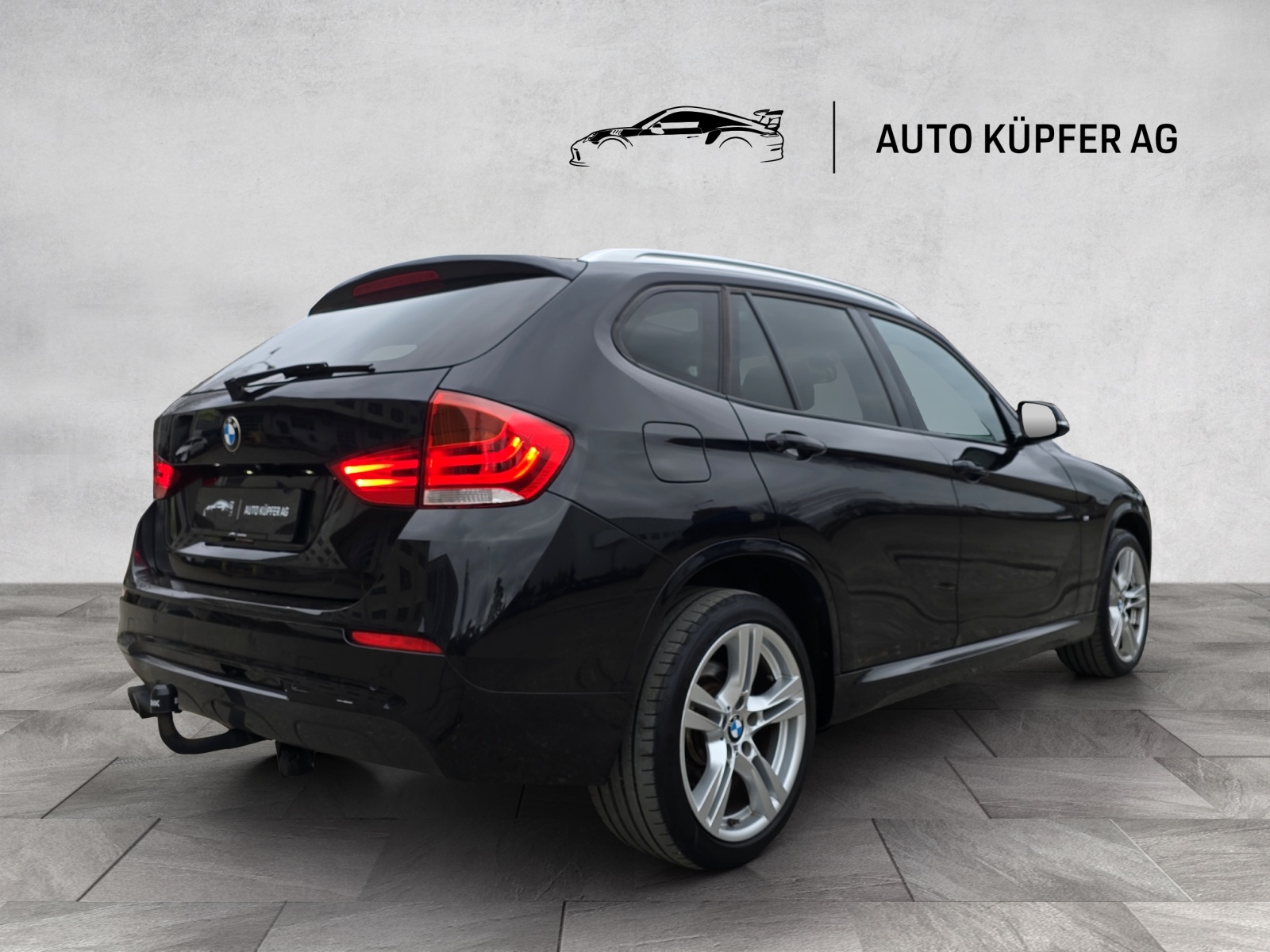 BMW X1 xDrive 20i M-Sportpaket-showroom-element-2