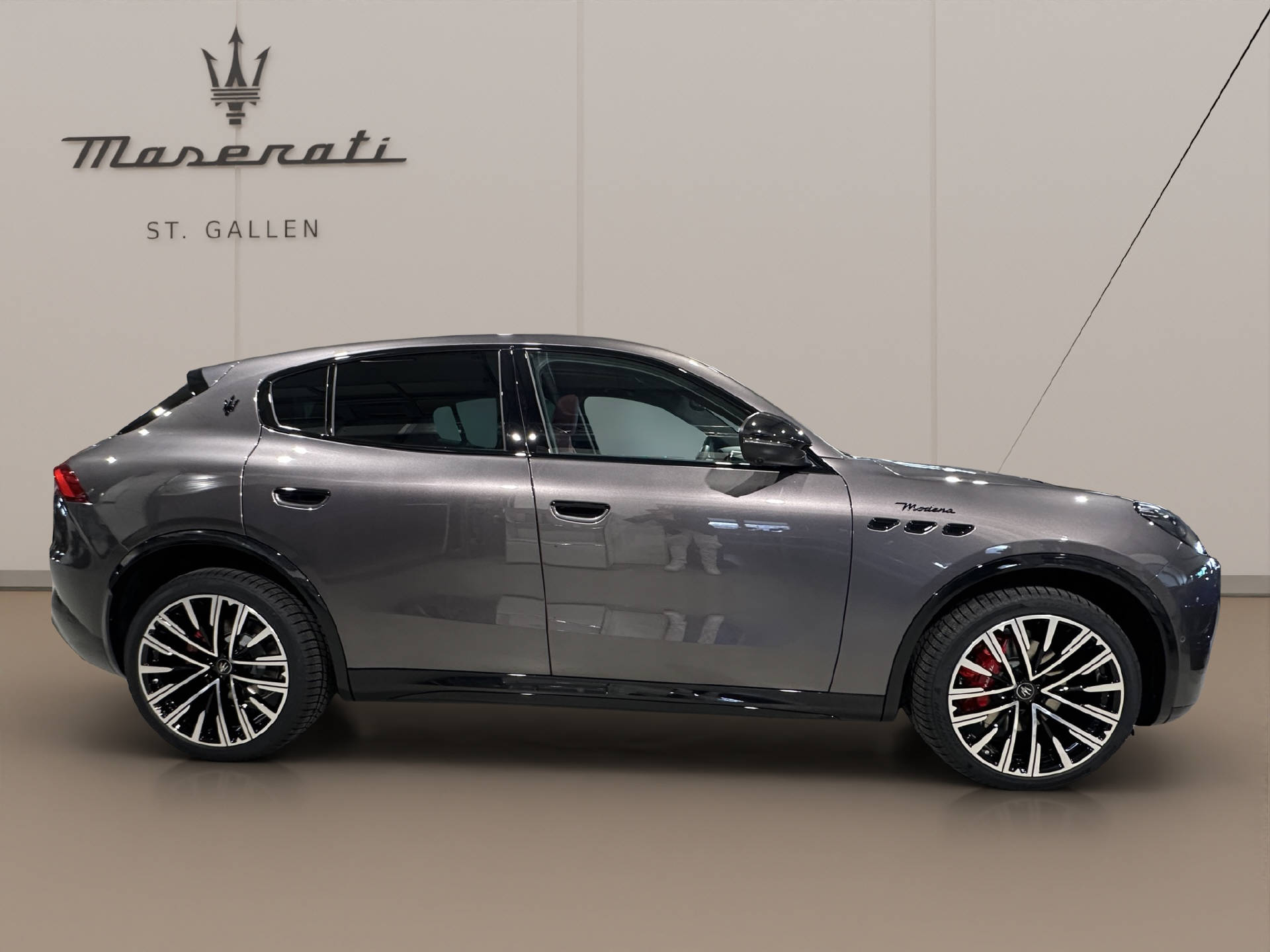 MASERATI Grecale 2.0 Hybrid Modena-showroom-element-3