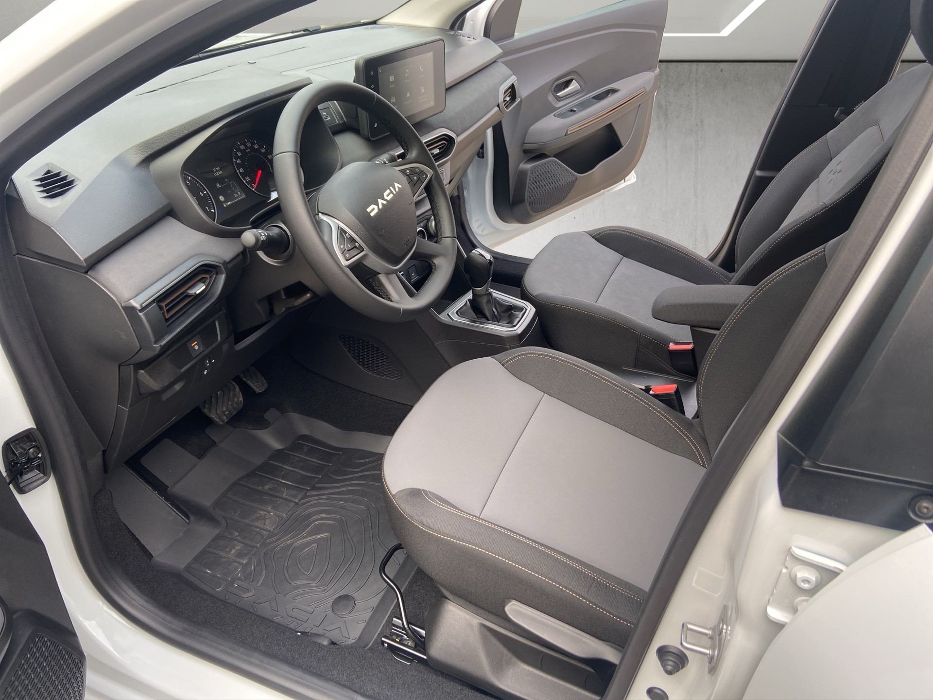 DACIA Sandero Stepway TCe 90 Extreme+ CVT-image-6
