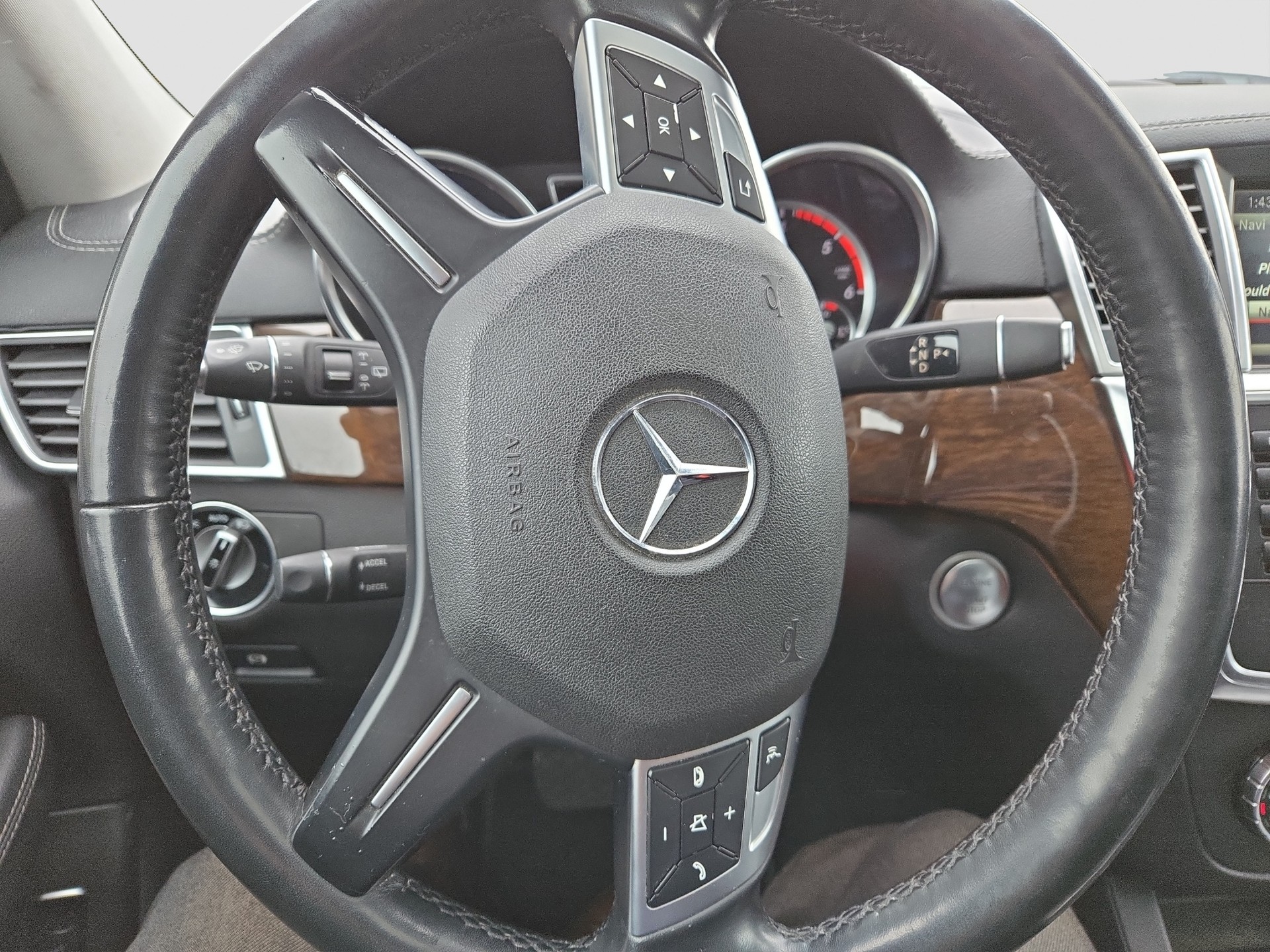 MERCEDES-BENZ GL 350 BlueTEC 4Matic 7G-TRONIC-image-11