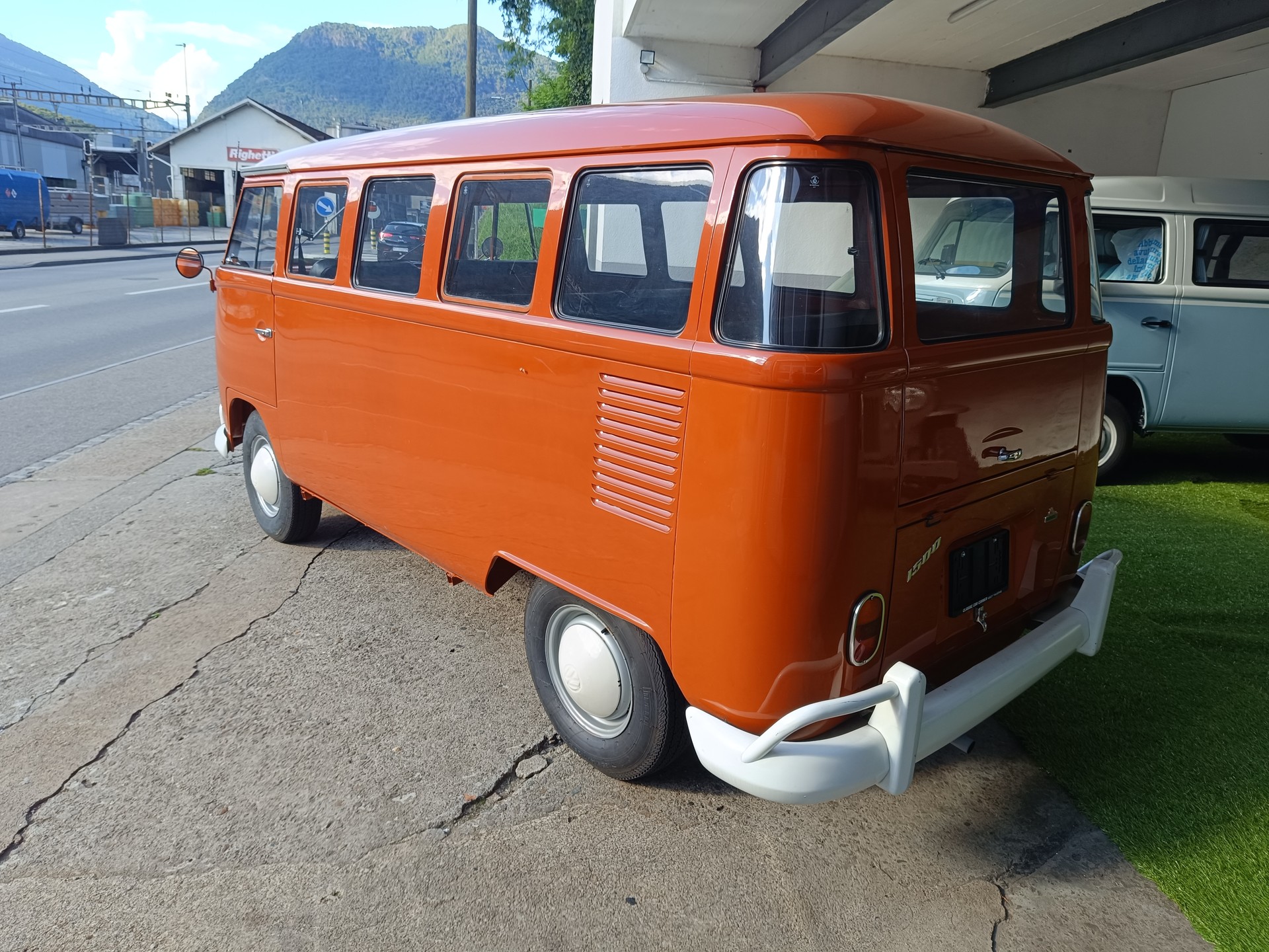 VW T1-showroom-element-3