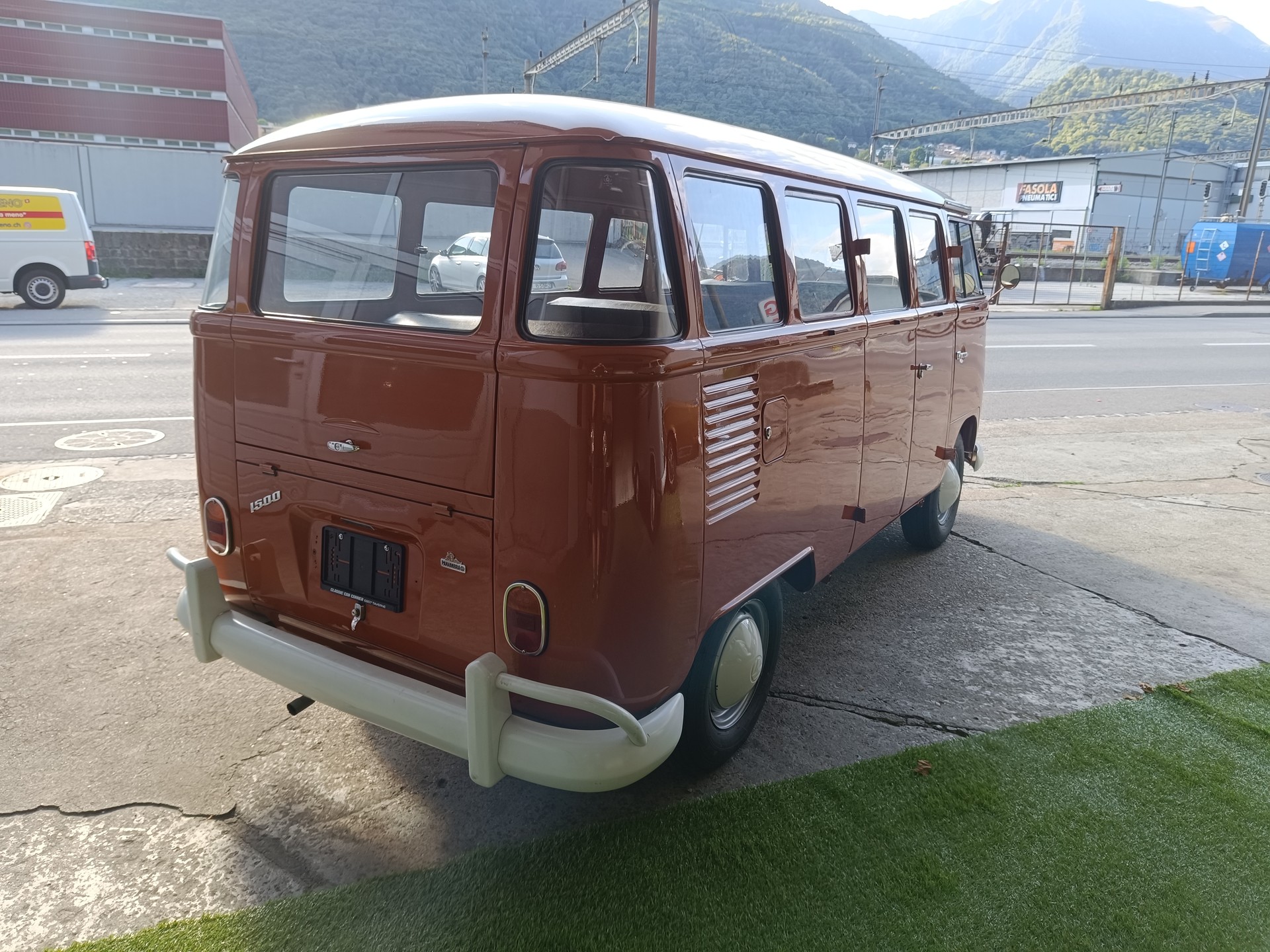 VW T1-showroom-element-1