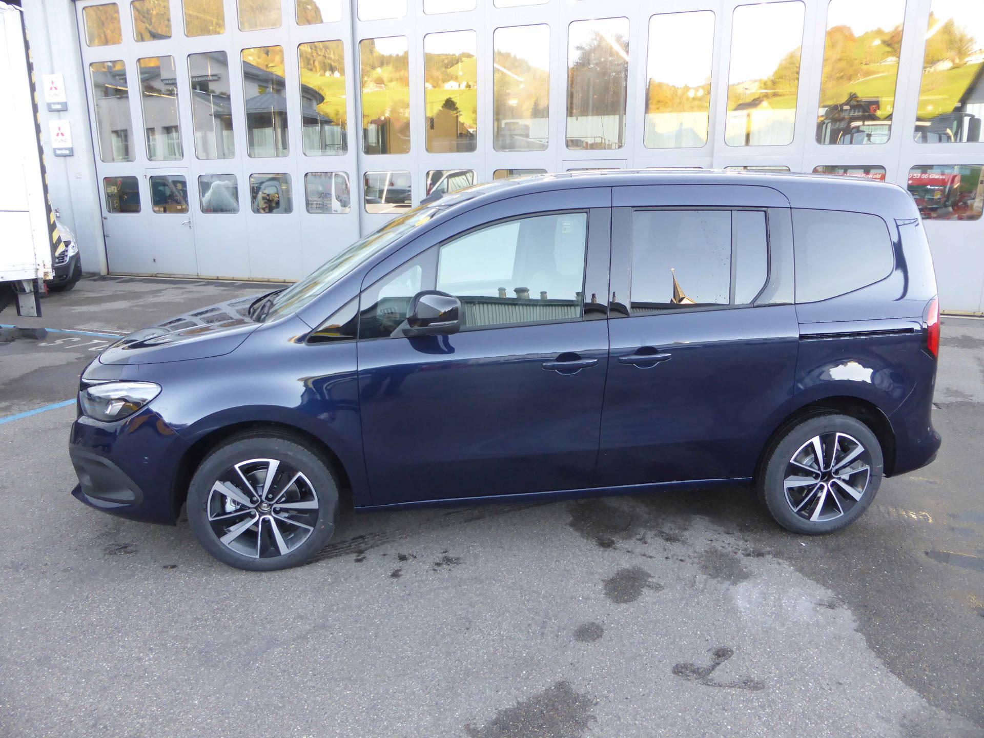 MERCEDES-BENZ Premium Plus Van S-showroom-element-1