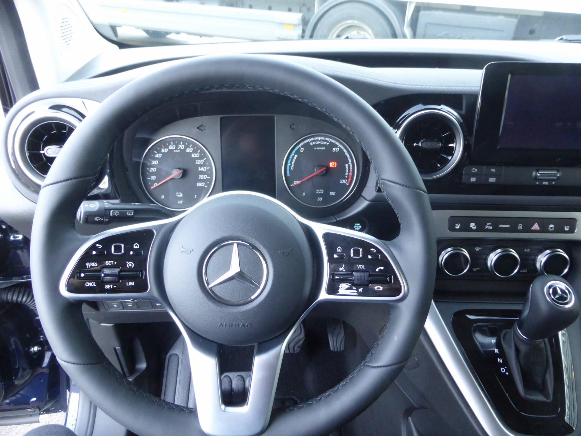 MERCEDES-BENZ Premium Plus Van S-image-9