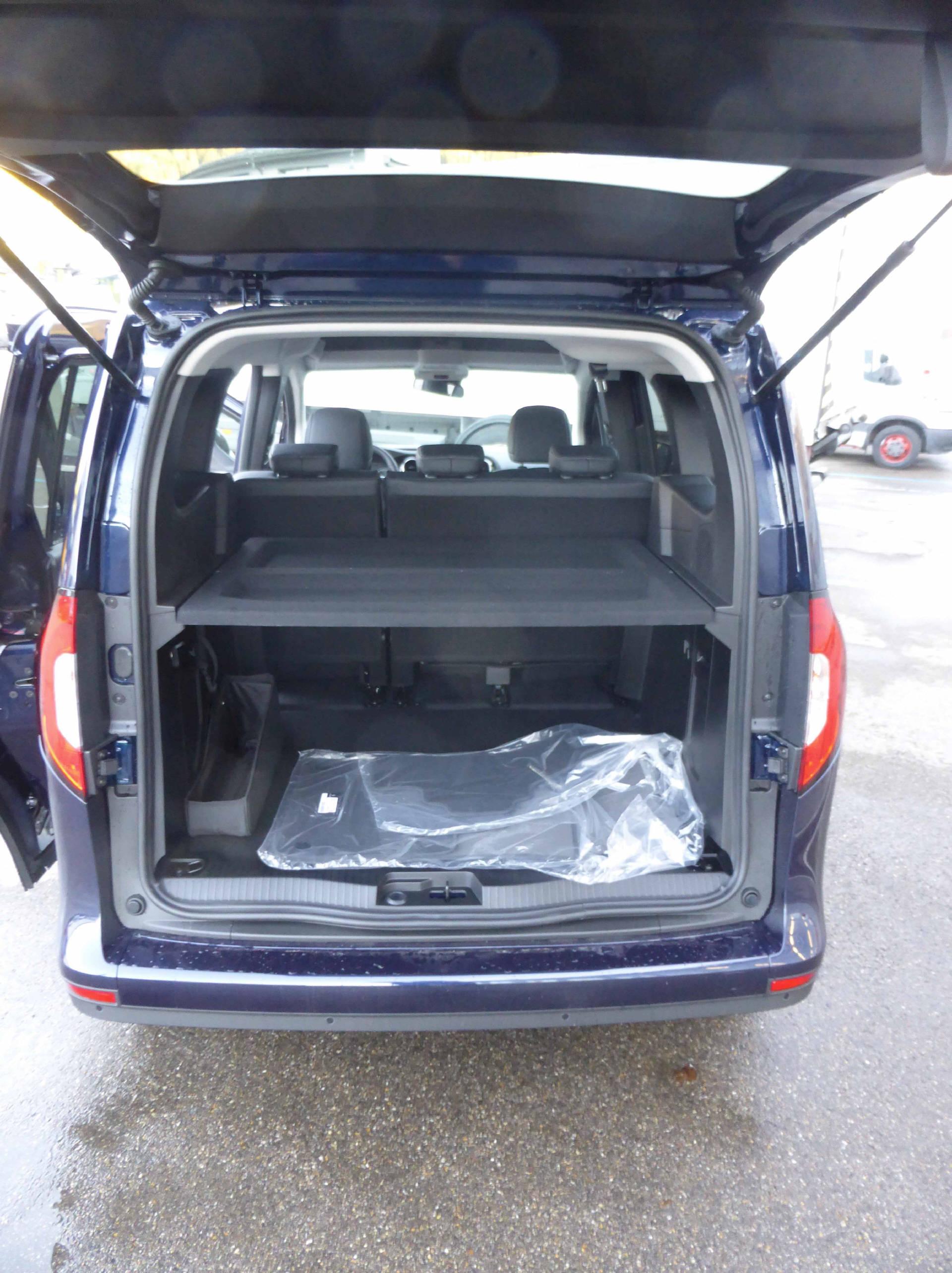 MERCEDES-BENZ Premium Plus Van S-image-13