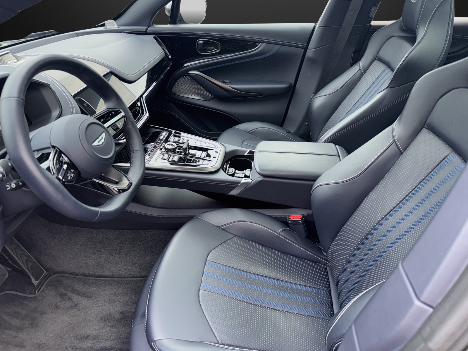 ASTON MARTIN DBX 707 4.0 V8-image-7