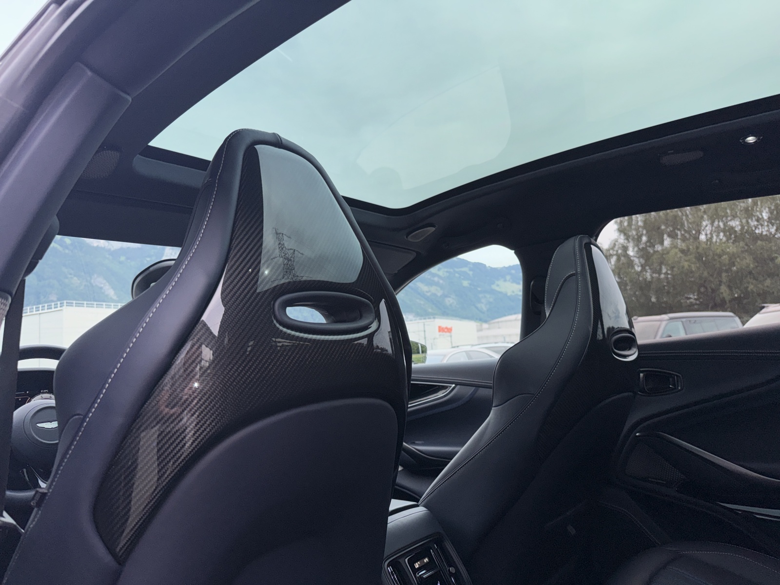ASTON MARTIN DBX 707 4.0 V8-image-16
